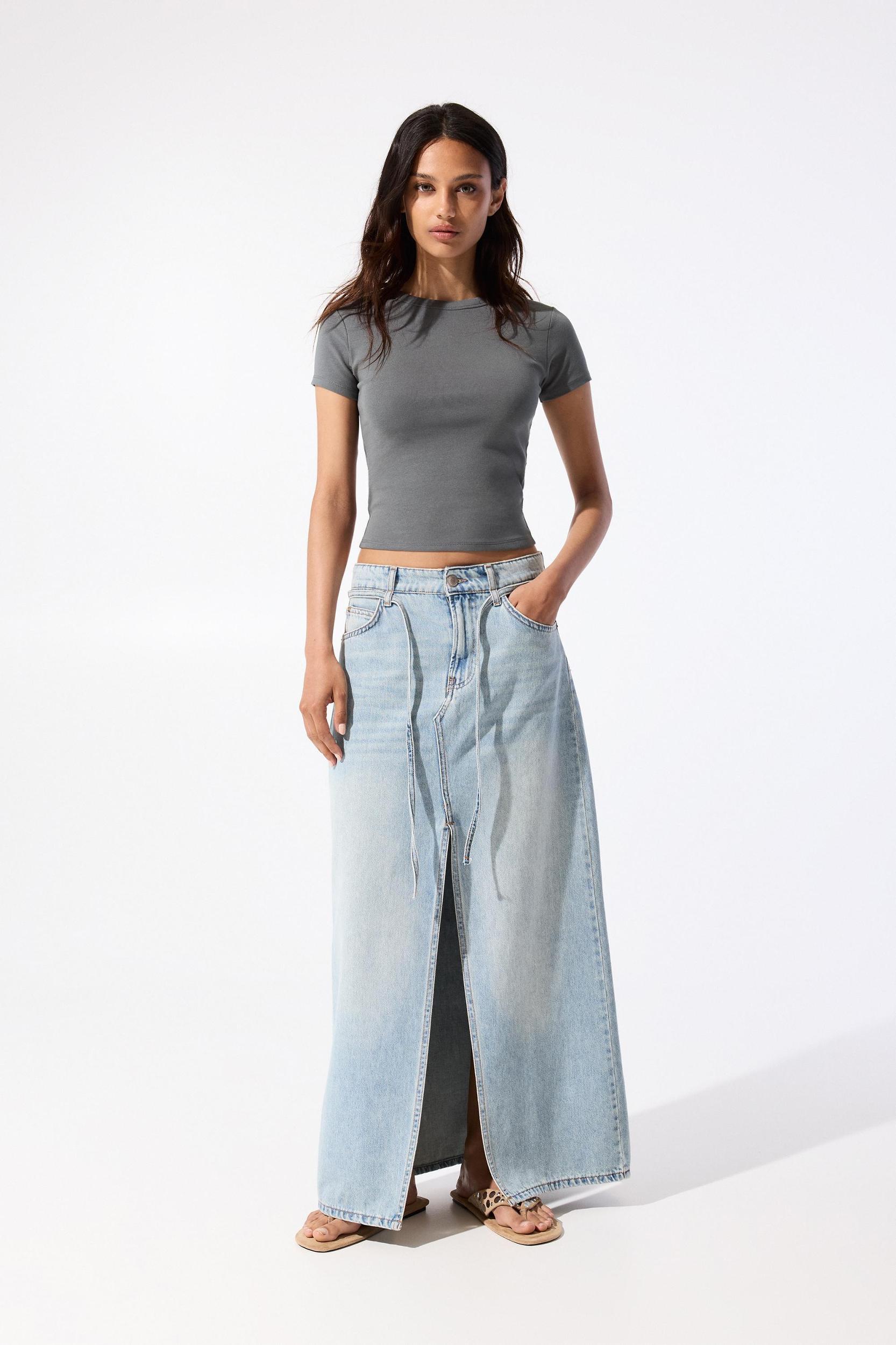 Basic fitted T-shirt Product Image