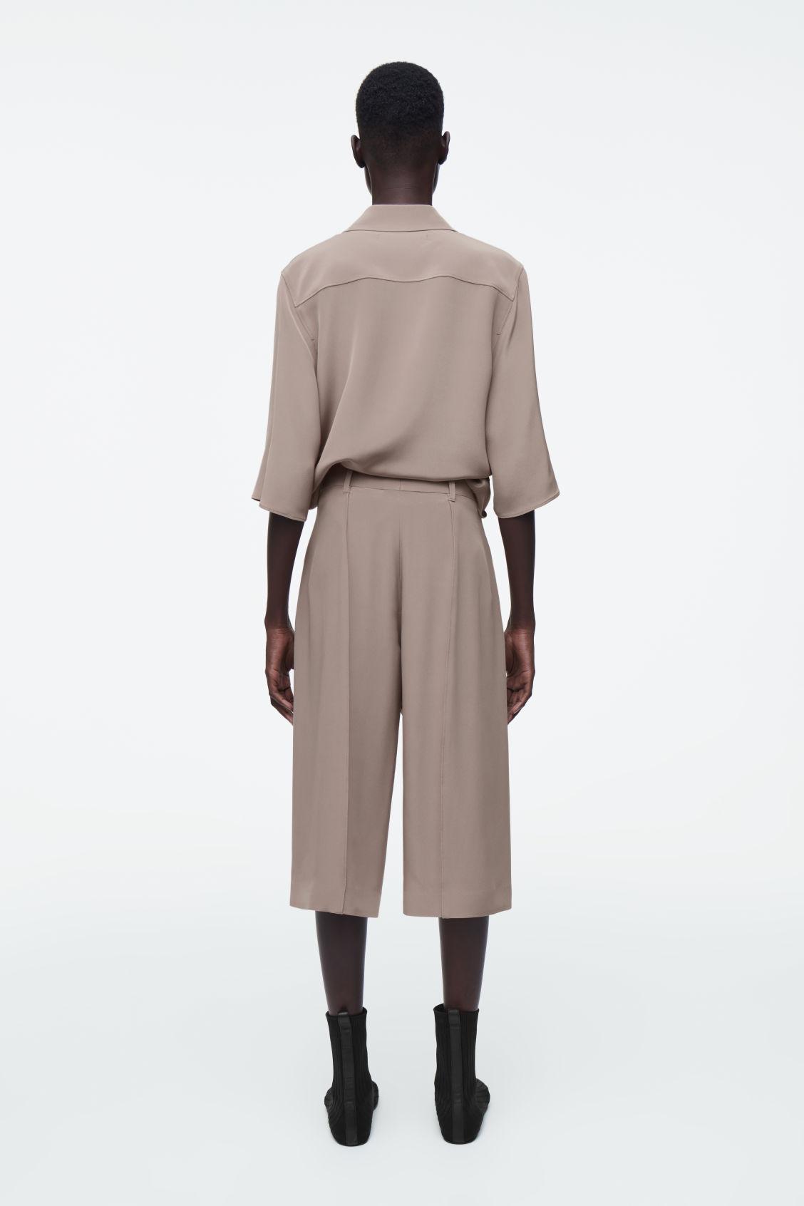 TAILORED SILK SHORTS Product Image