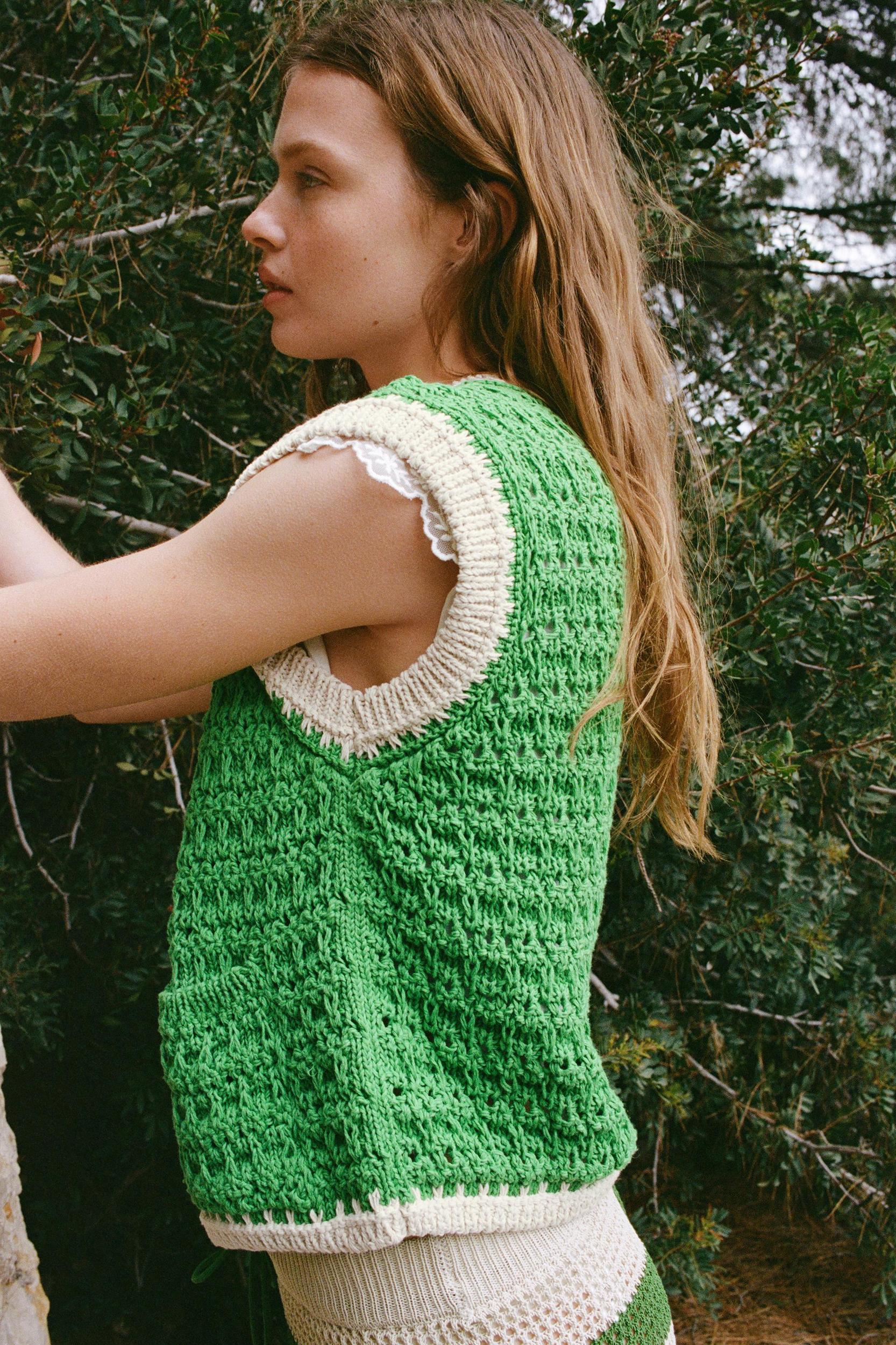 LARGE BUTTON KNIT VEST TOP Product Image