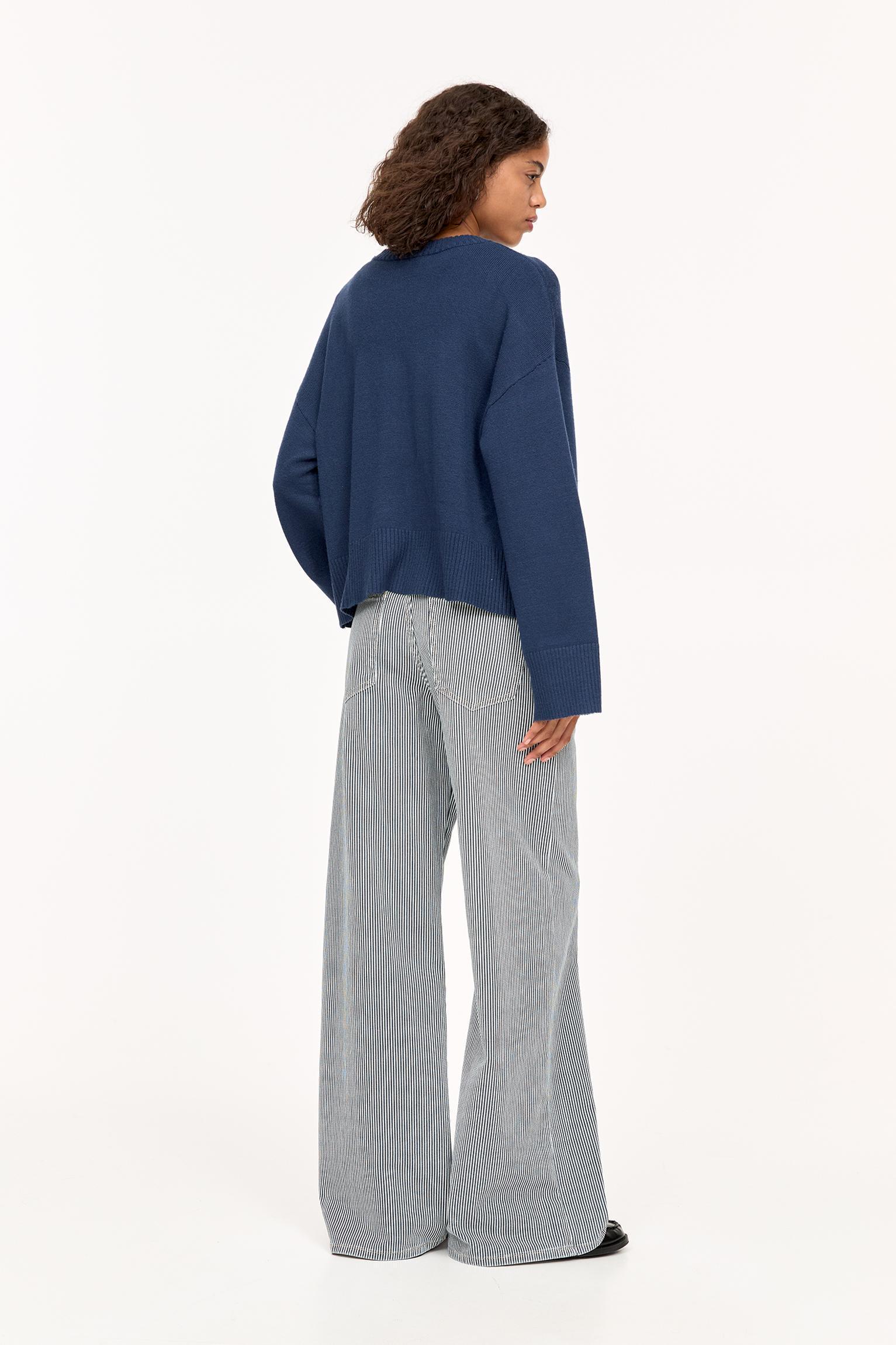 Sweater with wide sleeves Product Image