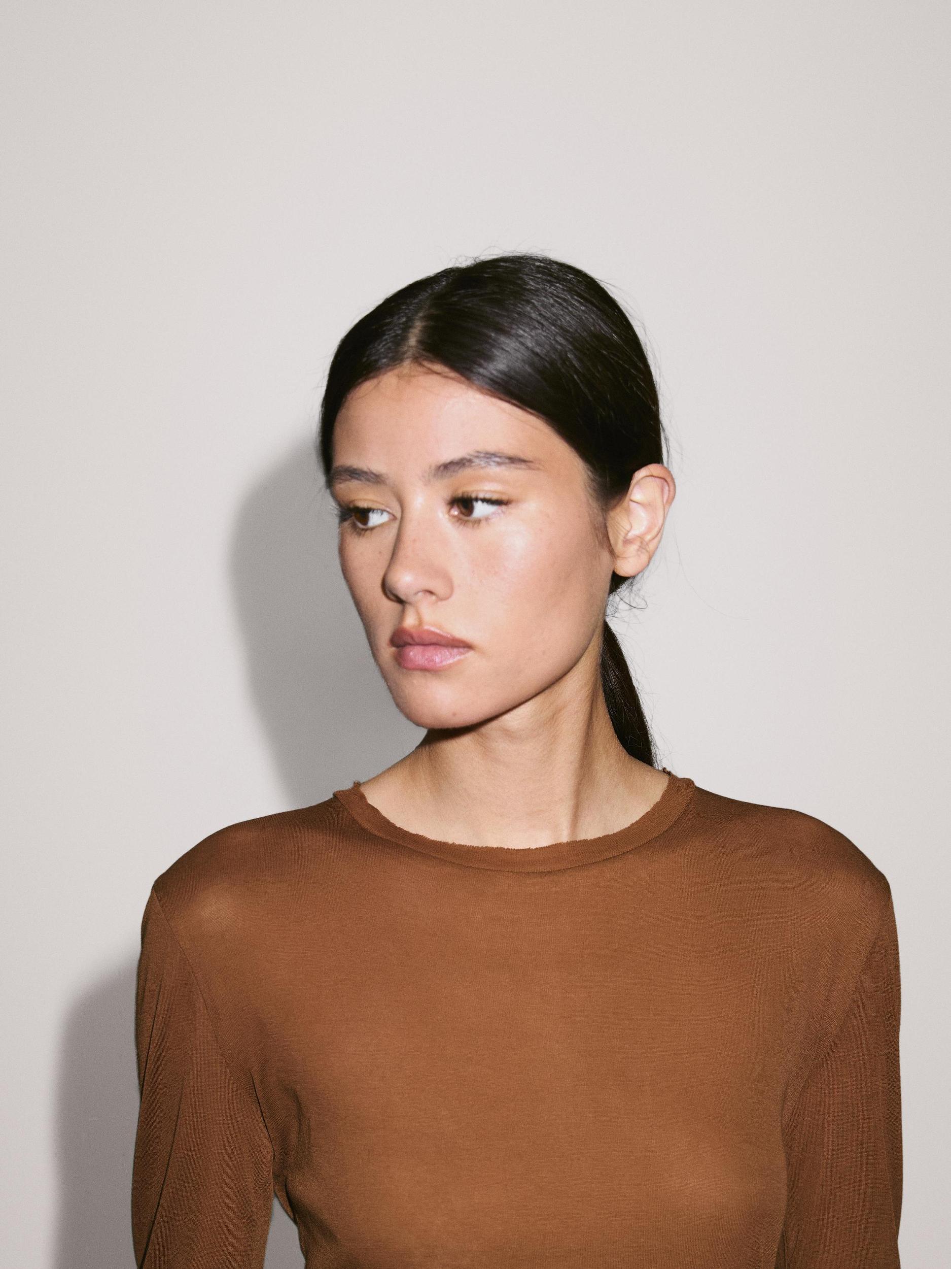 100% cotton T-shirt with neckline detail Product Image