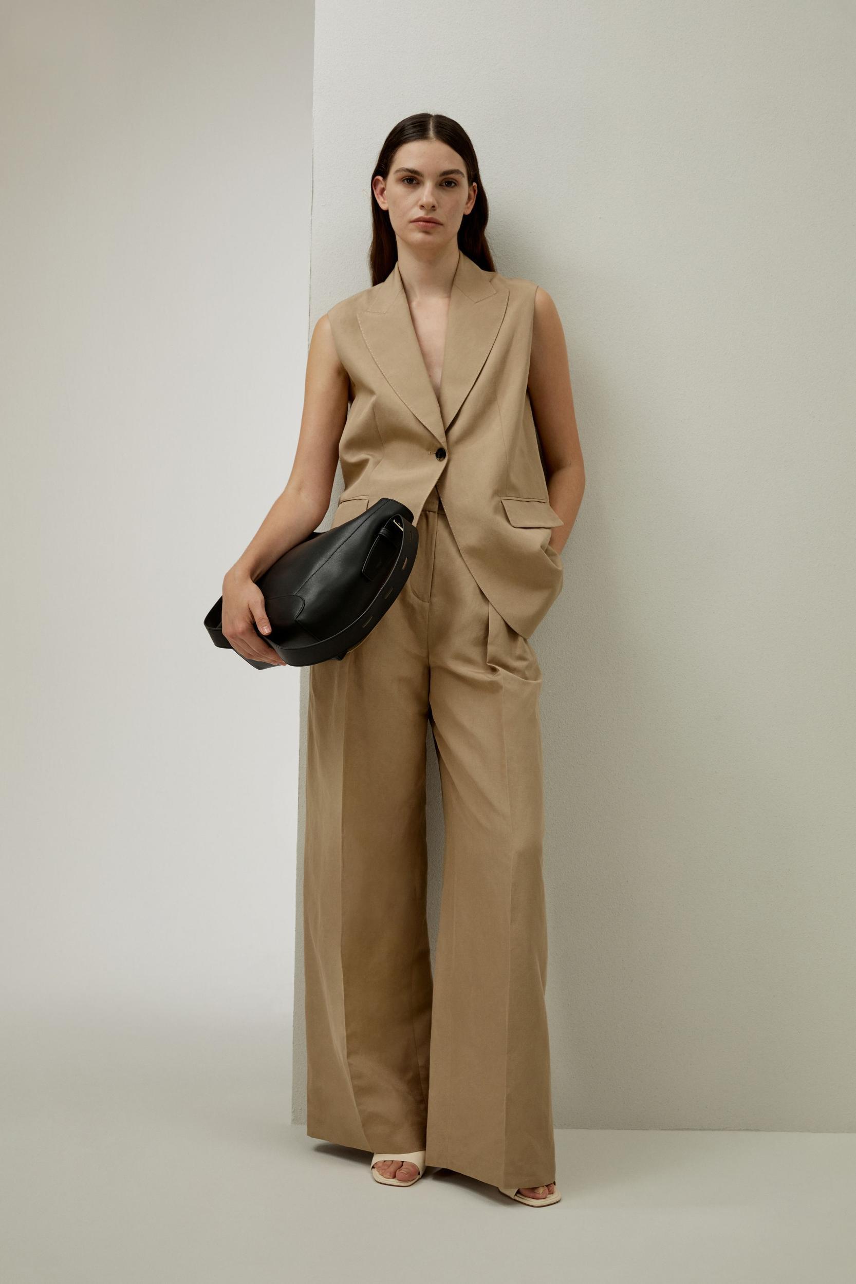 Single Button Sleeveless Lapel Blazer Product Image