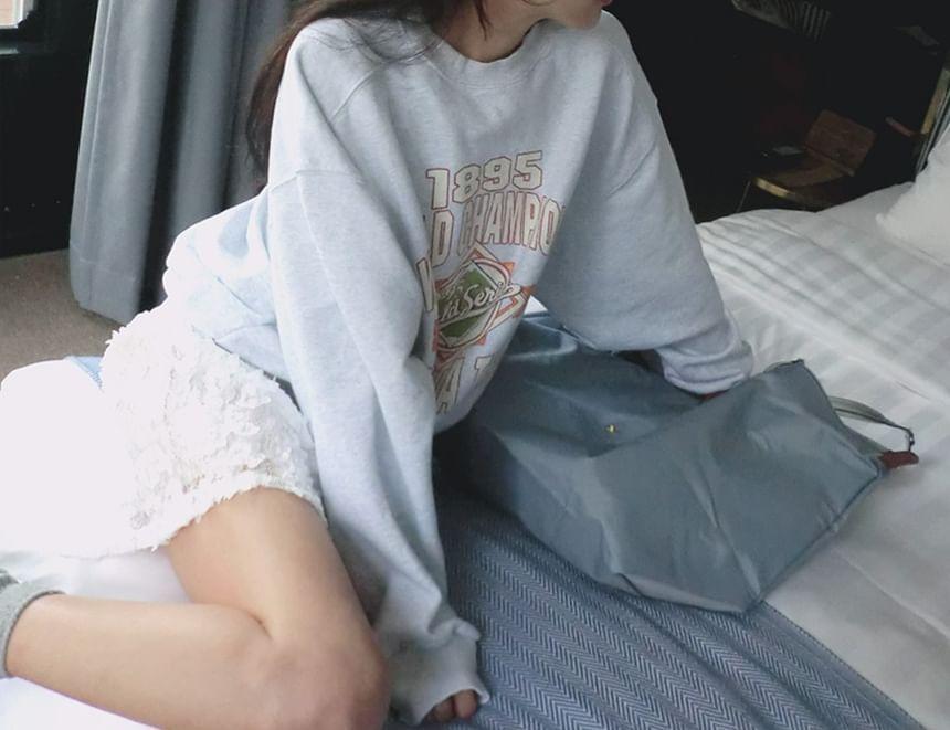 Long Sleeve Graphic & Letteirng Print Loose-Fit Sweatshirt Product Image