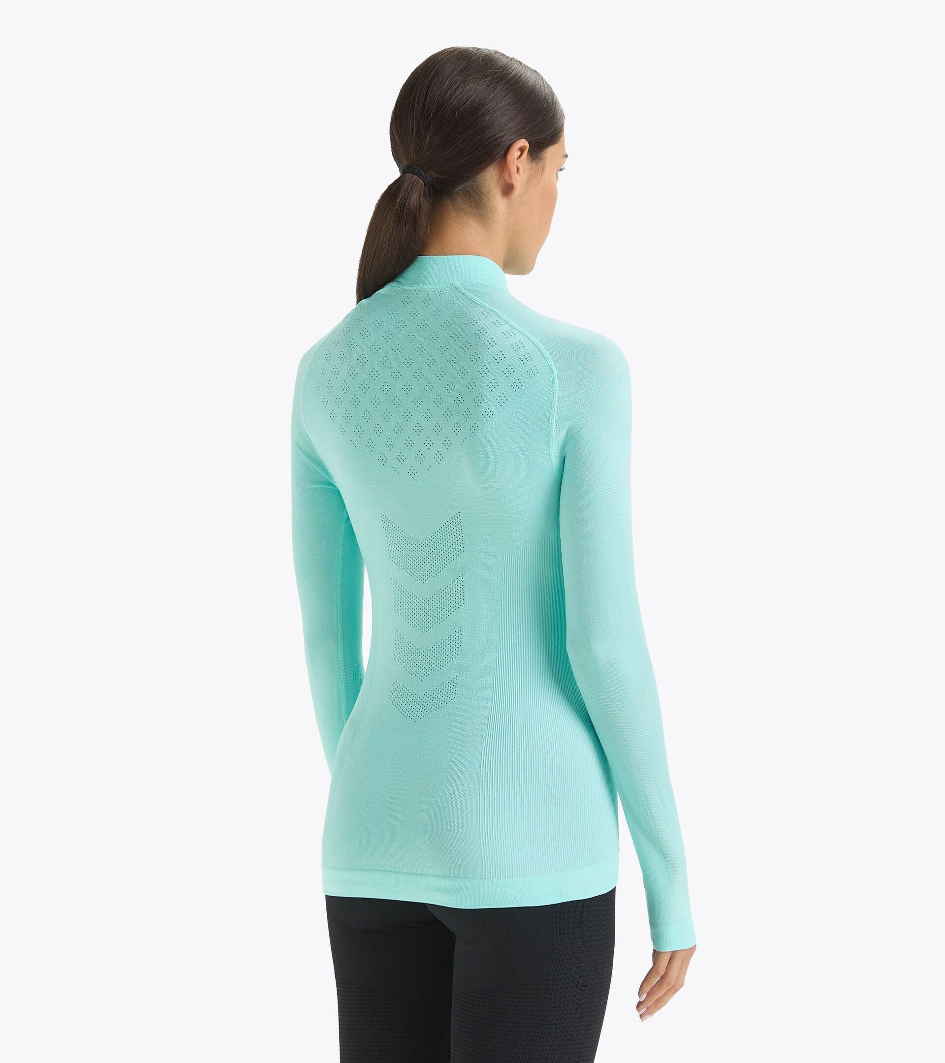 L. TURTLE NECK ACT Product Image