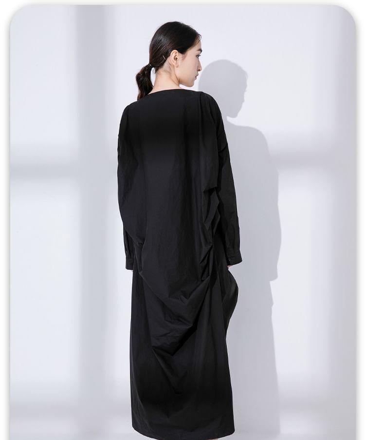 Long-Sleeve Boat Neck Plain Ruched Maxi Tunic Dress Product Image