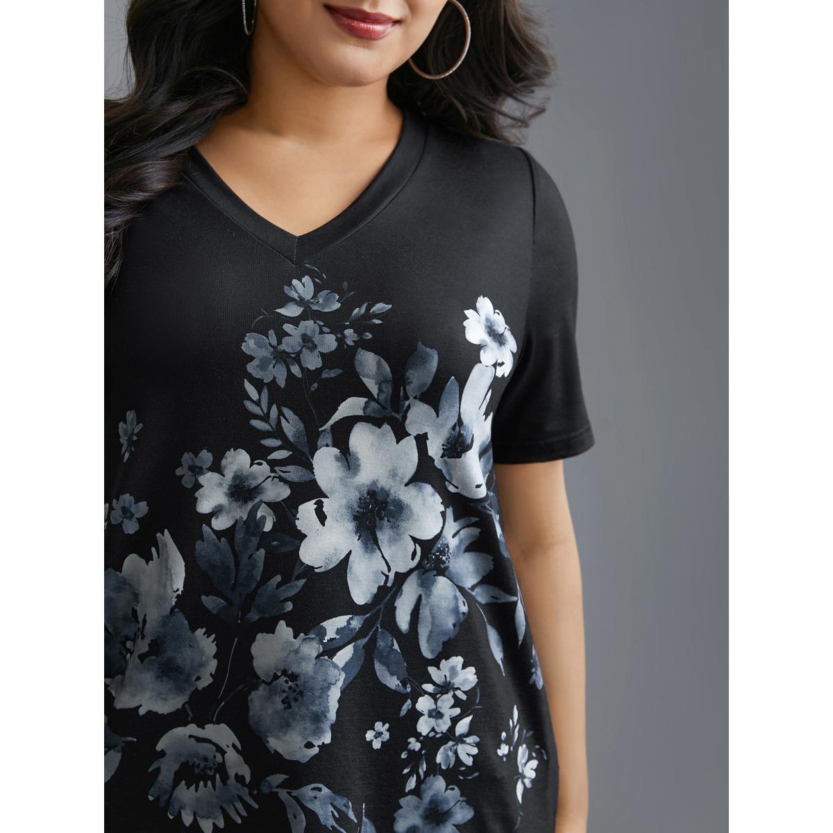 Plus Size V-Neck Floral Print Fitted T-Shirt Black Women Casual Non Natural Flowers V-neck Everyday T-shirts BloomChic 22-24/3X Product Image