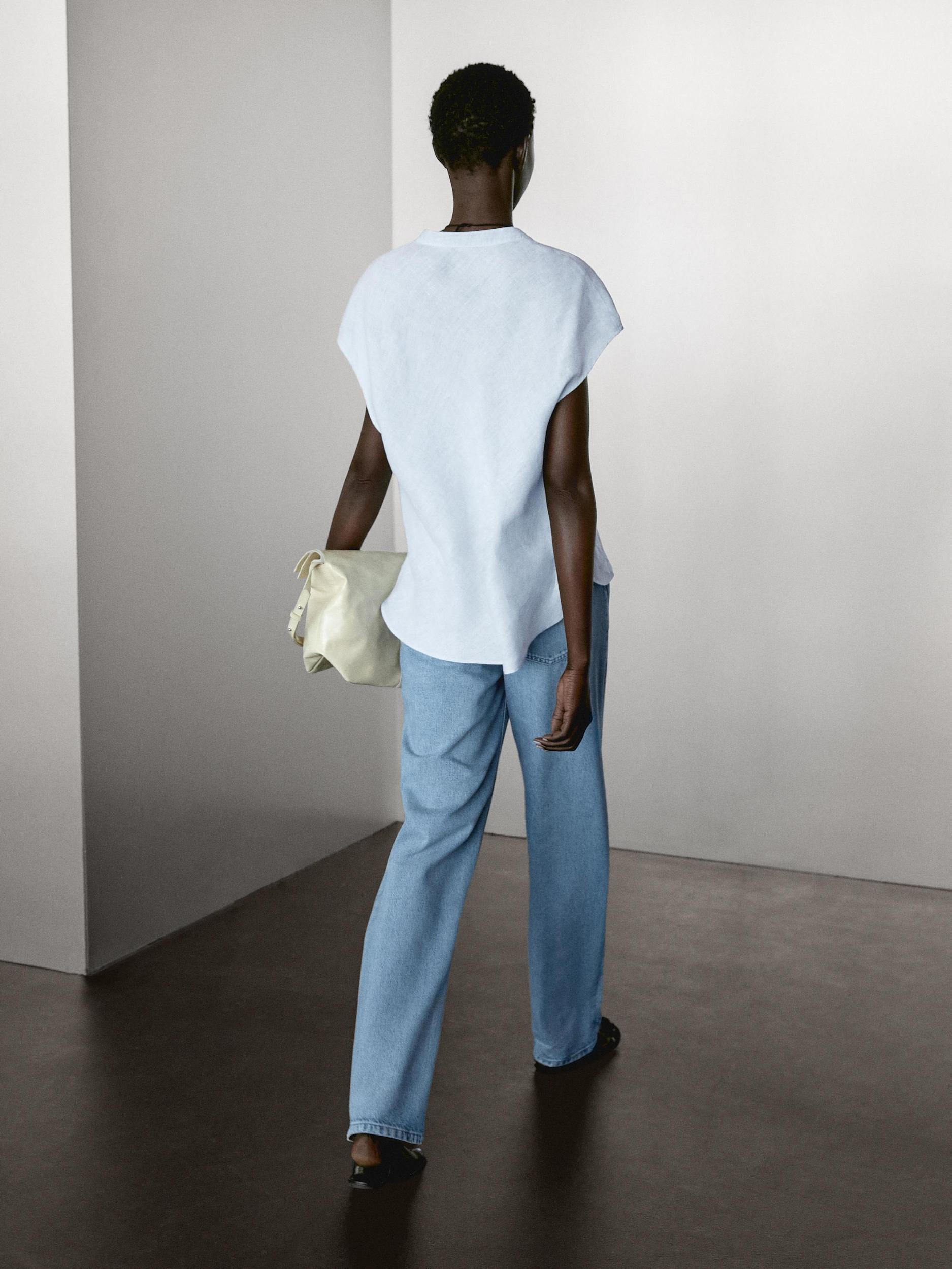 100% linen flowing blouse with open neck Product Image