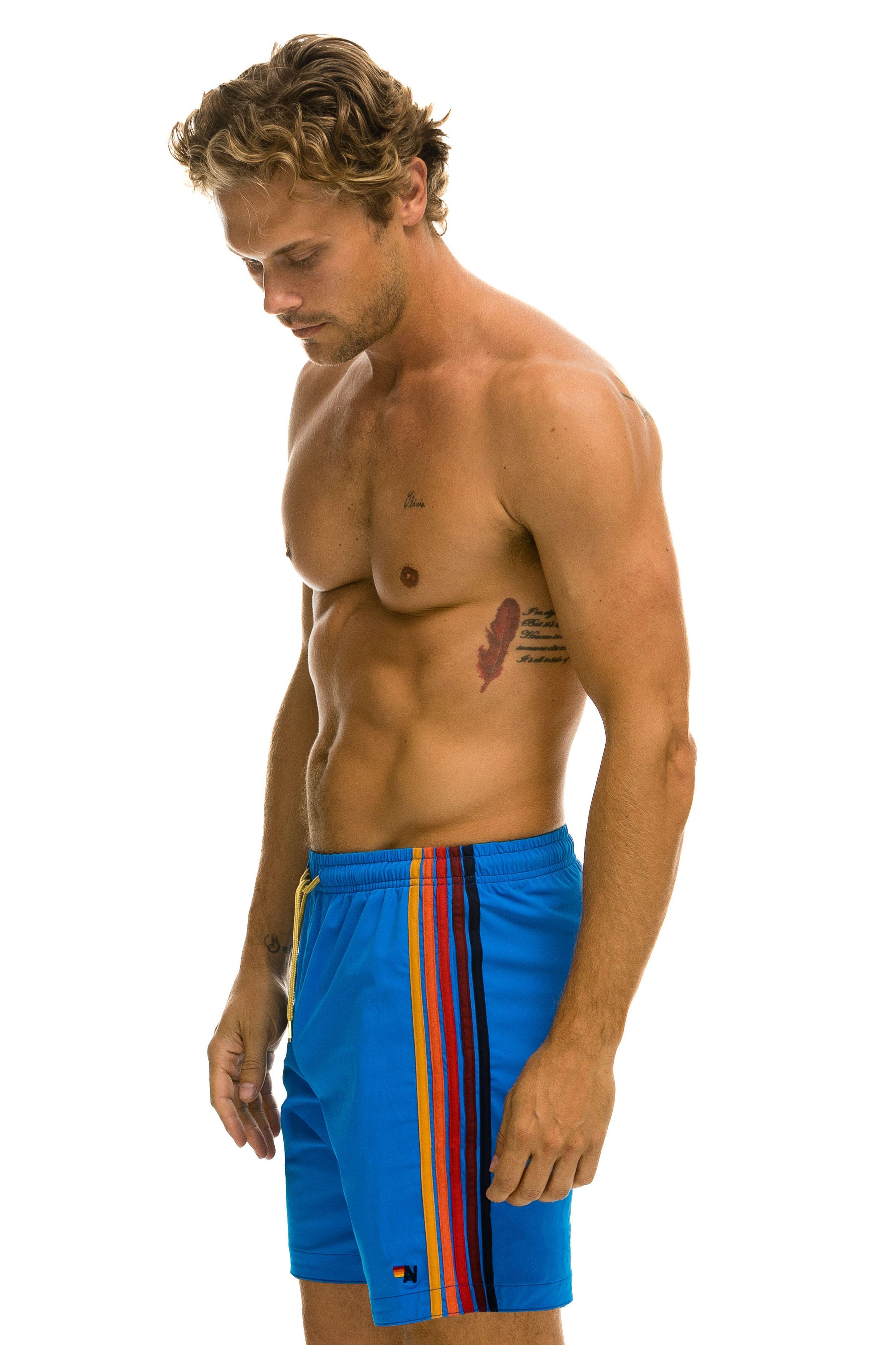 MEN'S 5 STRIPE FLEX SHORTS 7 INCH - PARROT Male Product Image