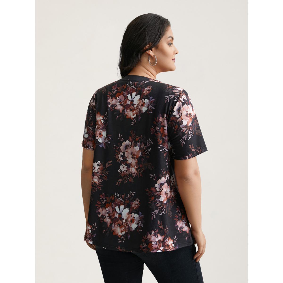 Plus Size Floral Print V Neck Stretchy T-shirt Black Women Elegant Non Natural Flowers V-neck Everyday T-shirts BloomChic 28/5X Product Image