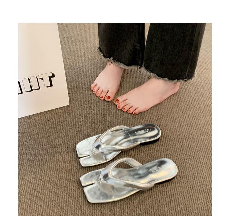 Plain Flip-Flops Product Image
