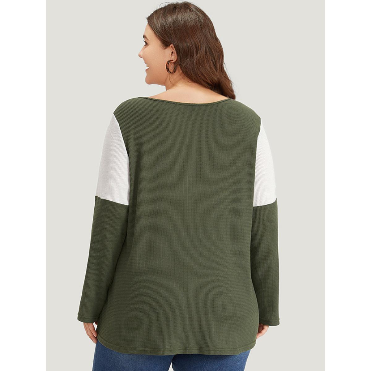 Plus Size Colorblock Contrast Button Detail Crew Neck T-shirt Indigo Women Casual Contrast Plain Round Neck Dailywear T-shirts BloomChic 14-16/1X Product Image