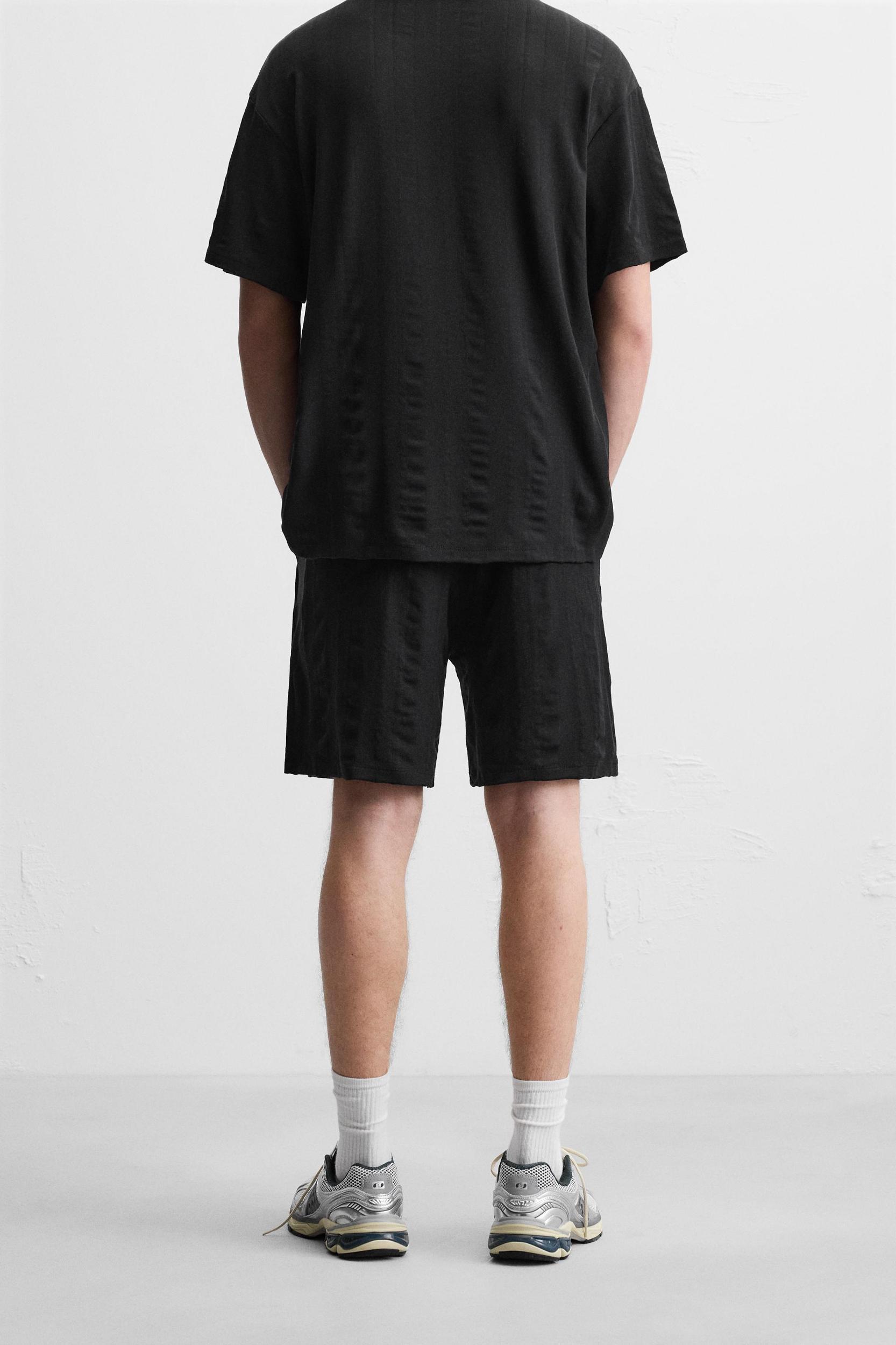TEXTURED JOGGER SHORTS Product Image