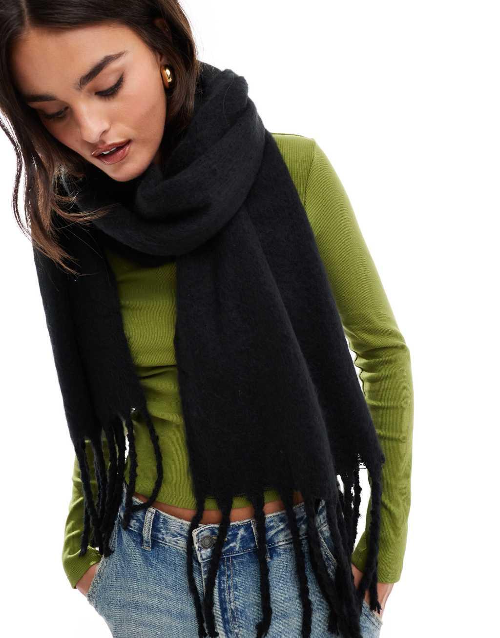 Object soft chunky tassel scarf in black Product Image