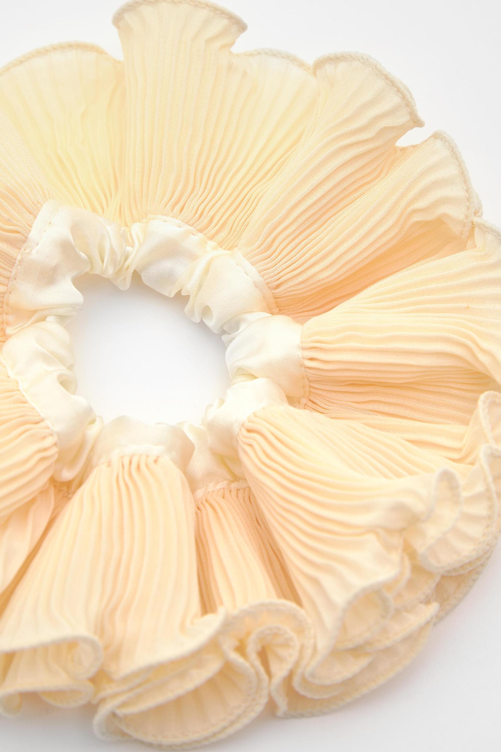 Pleated scrunchie Product Image