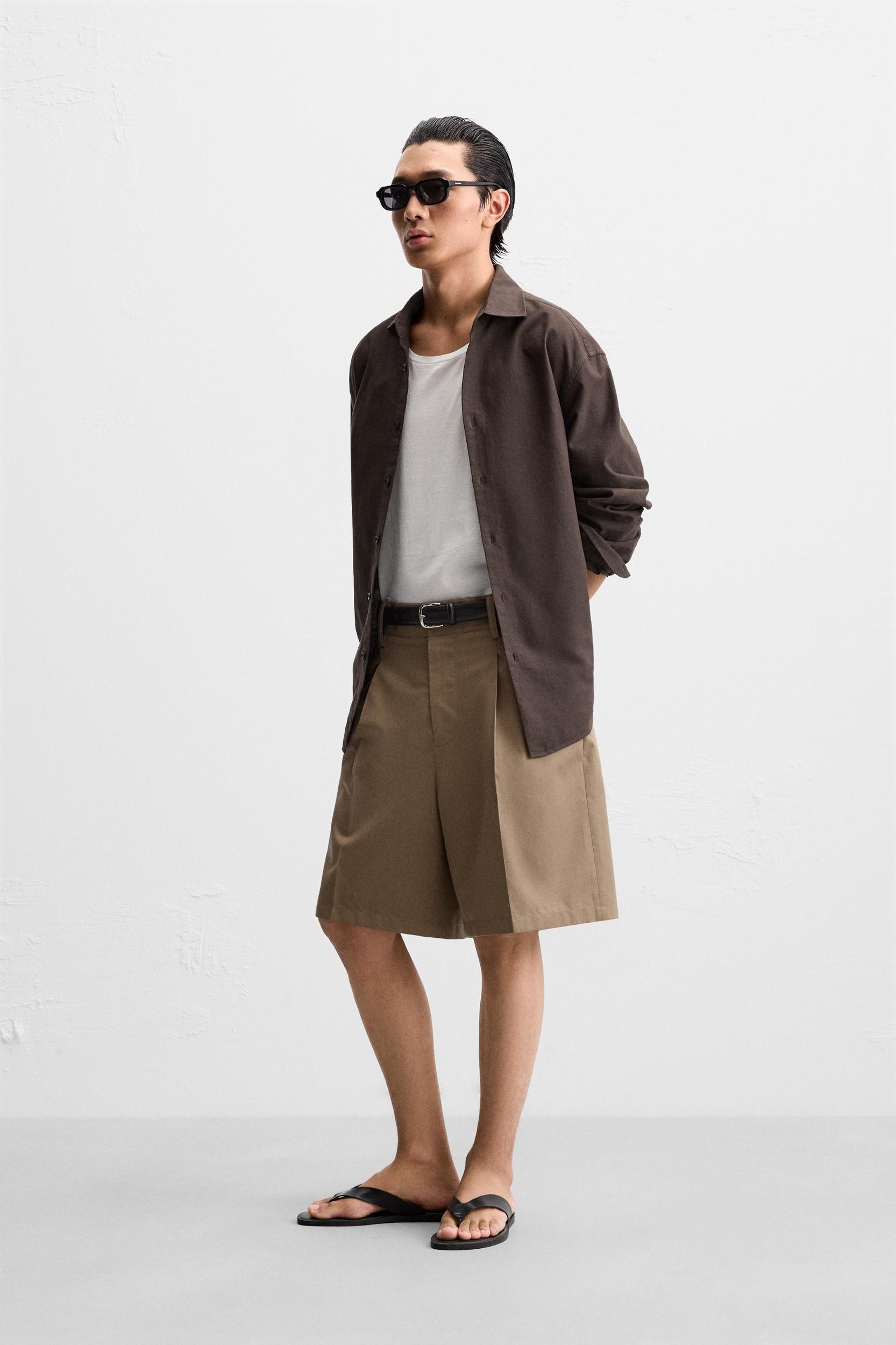 REGULAR FIT SHORTS Product Image