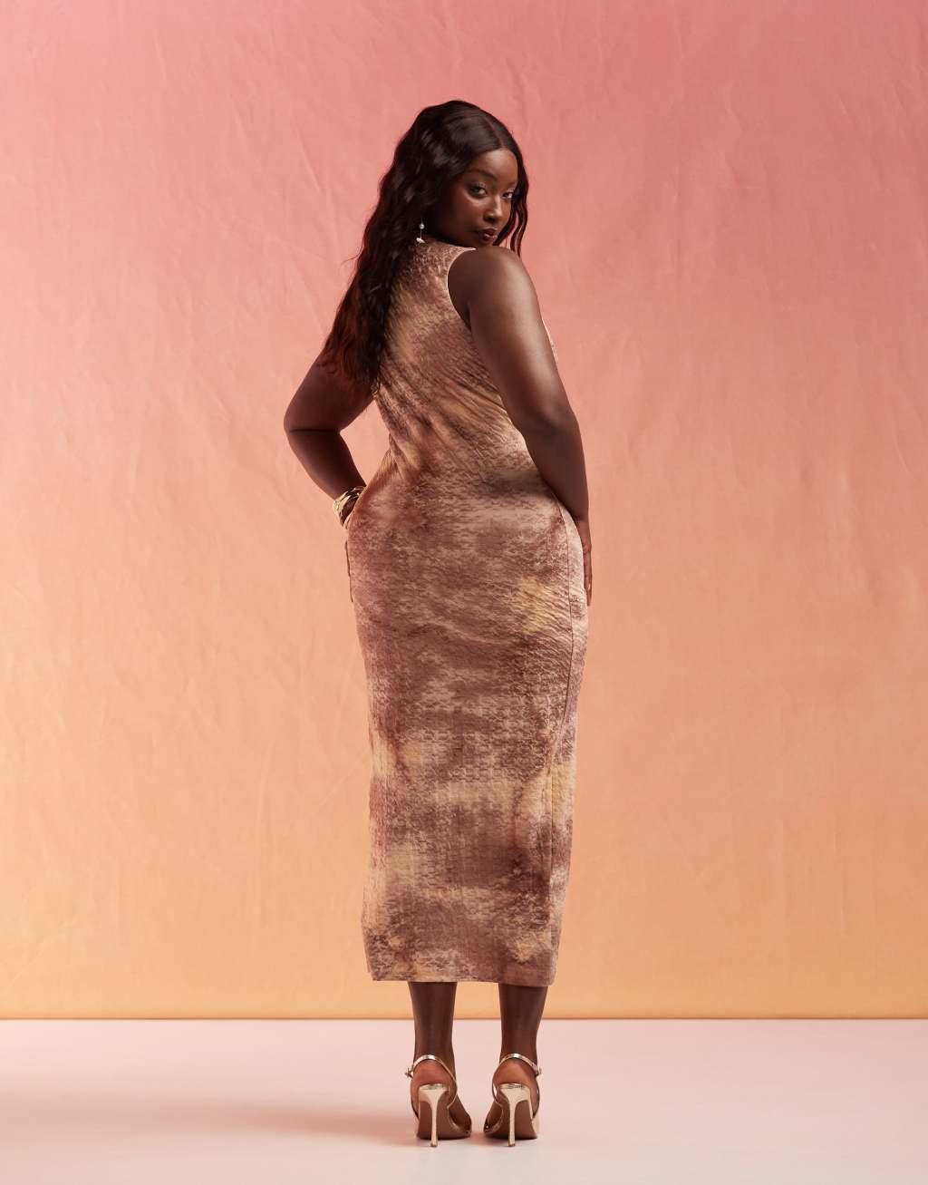 ASOS DESIGN Curve v-neck textured maxi dress in neutral ombre print Product Image