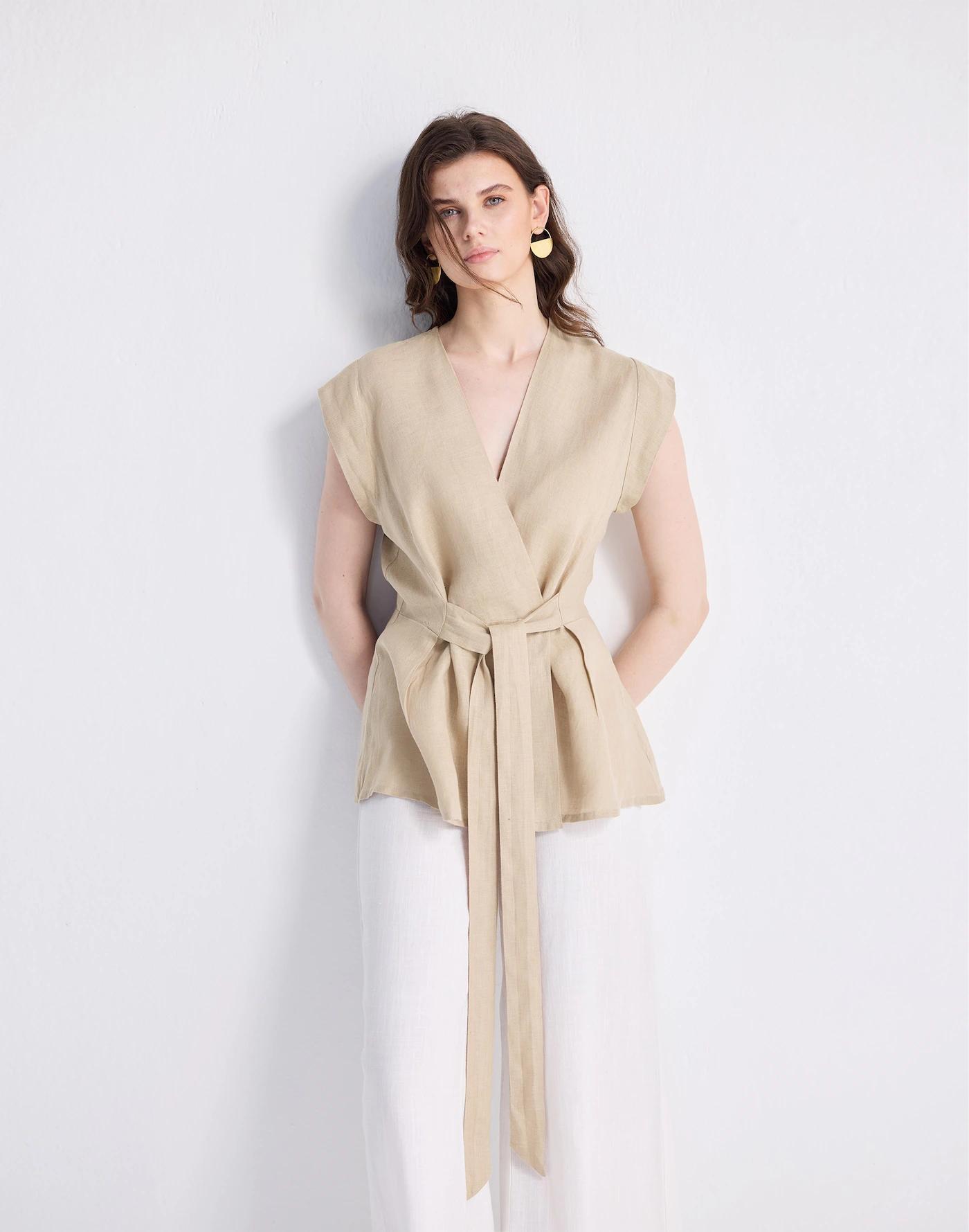 Reistor® Power Moves Hemp Short Sleeve Top in Neutral Beige Product Image