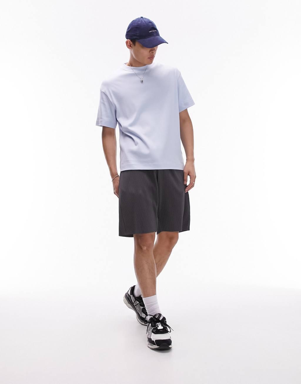 Topman oversized plisse short in charcoal Product Image