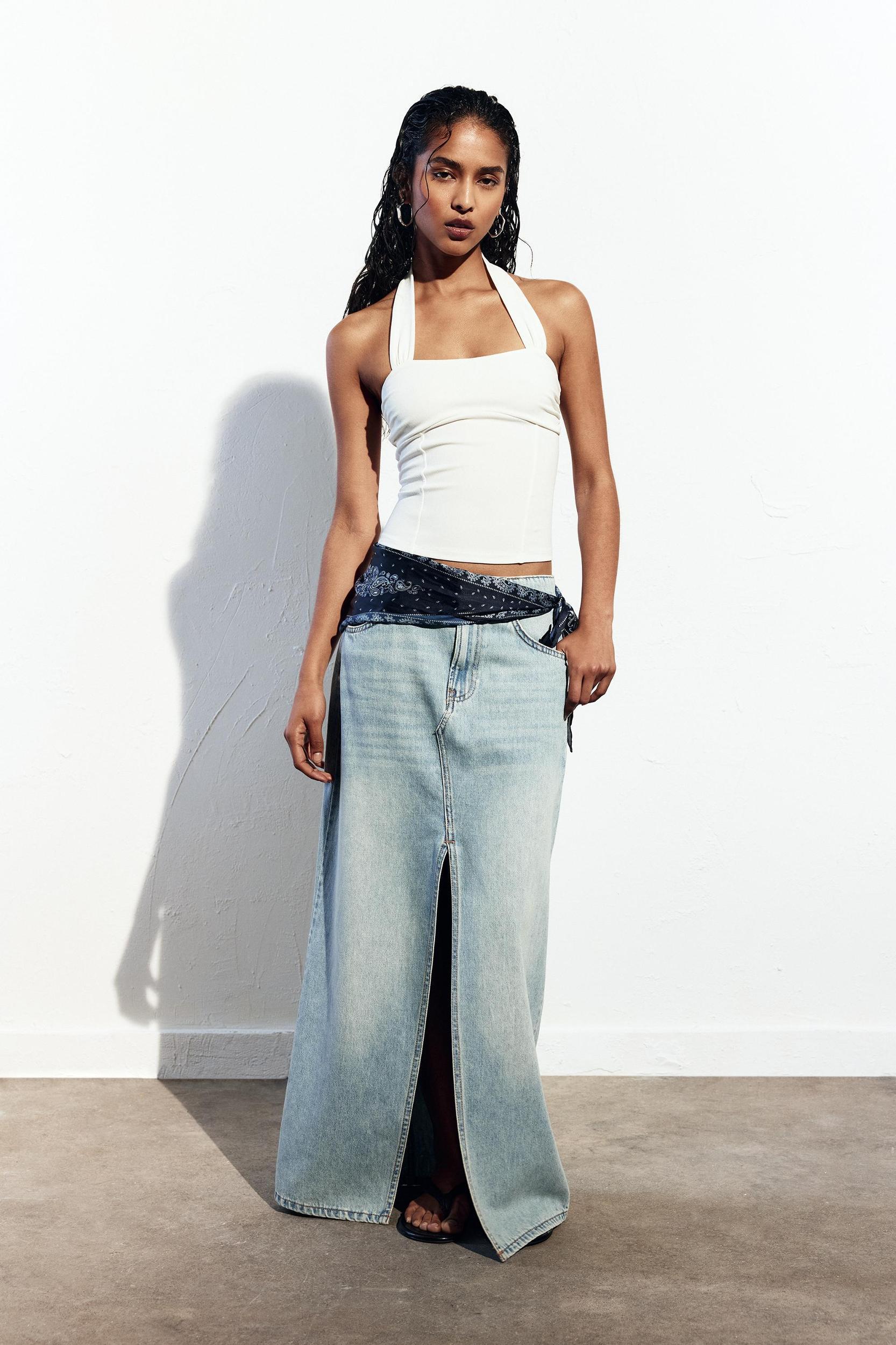 Top with straight neckline Product Image