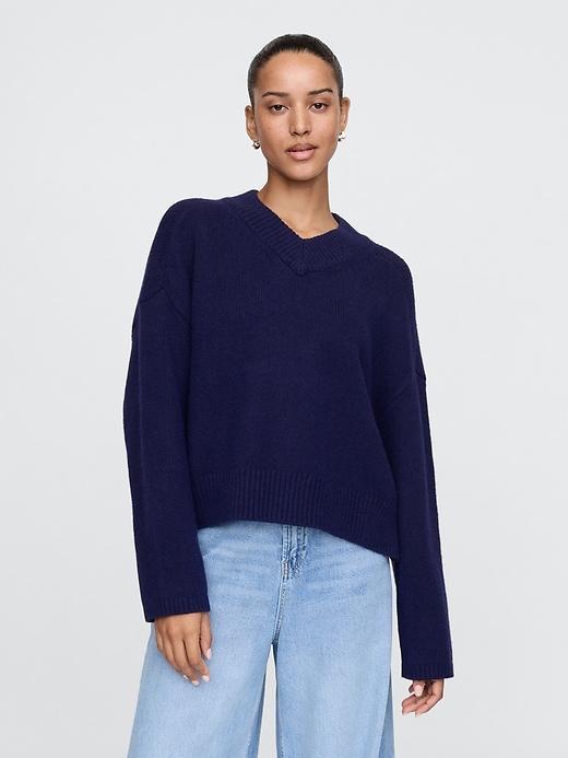 CashSoft Cropped High V-Neck Sweater Product Image