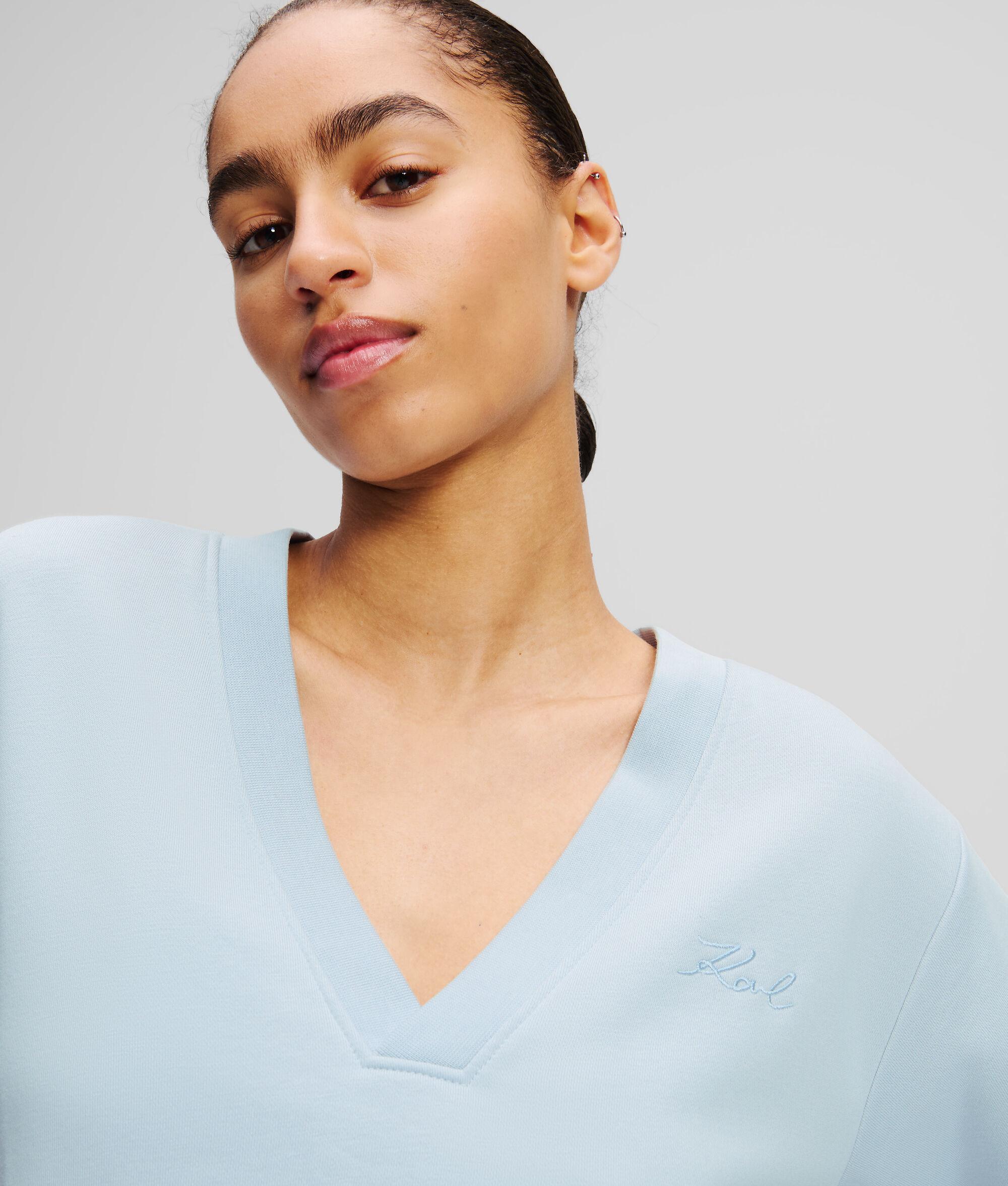 V-NECK SWEATSHIRT Product Image