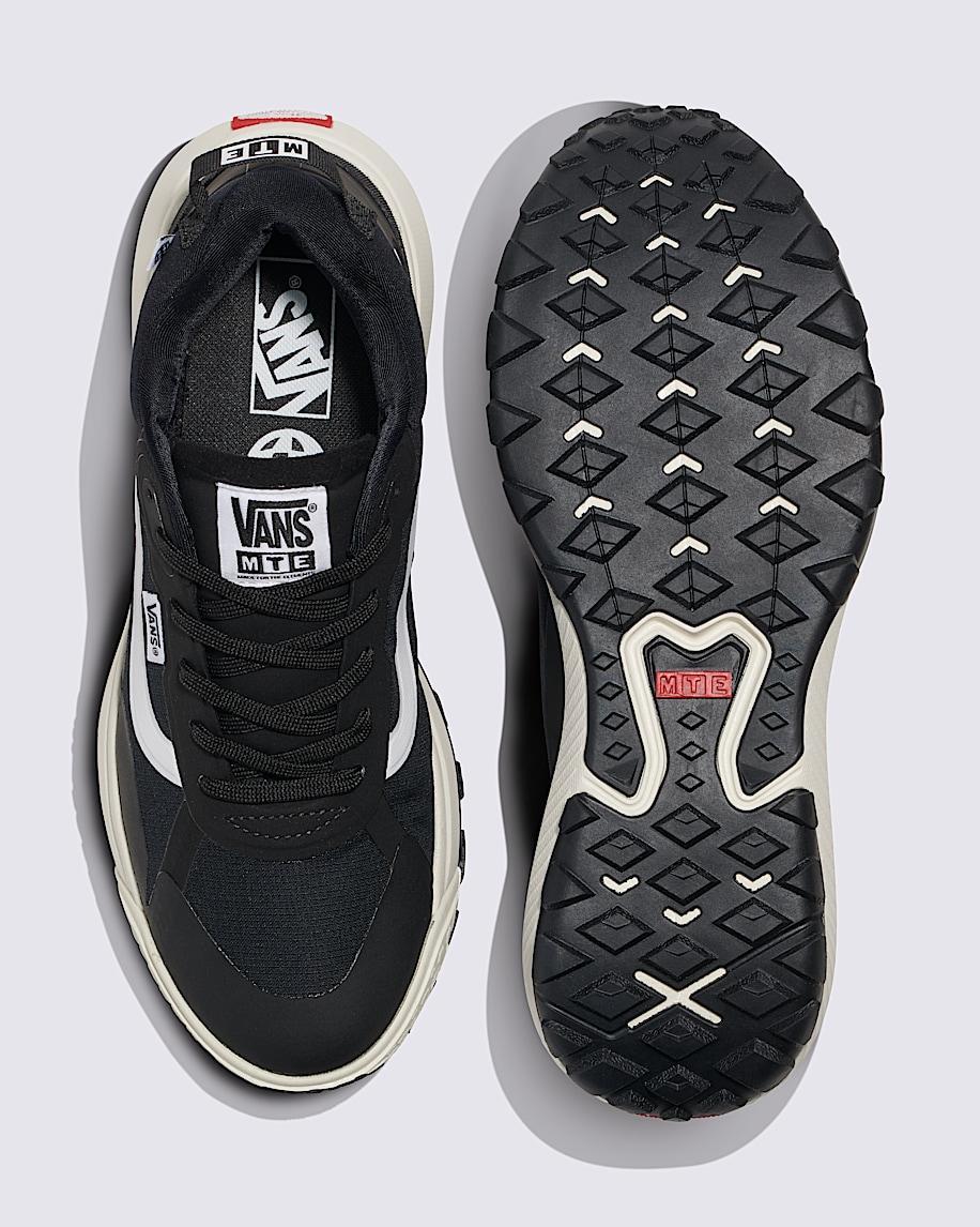 Crosspath Shoe in Black / White| Vans US Product Image