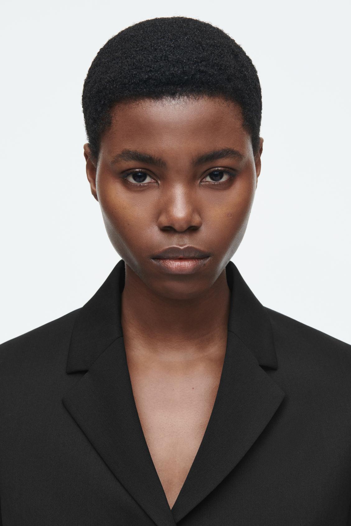 SHORT WOOL BLAZER Product Image