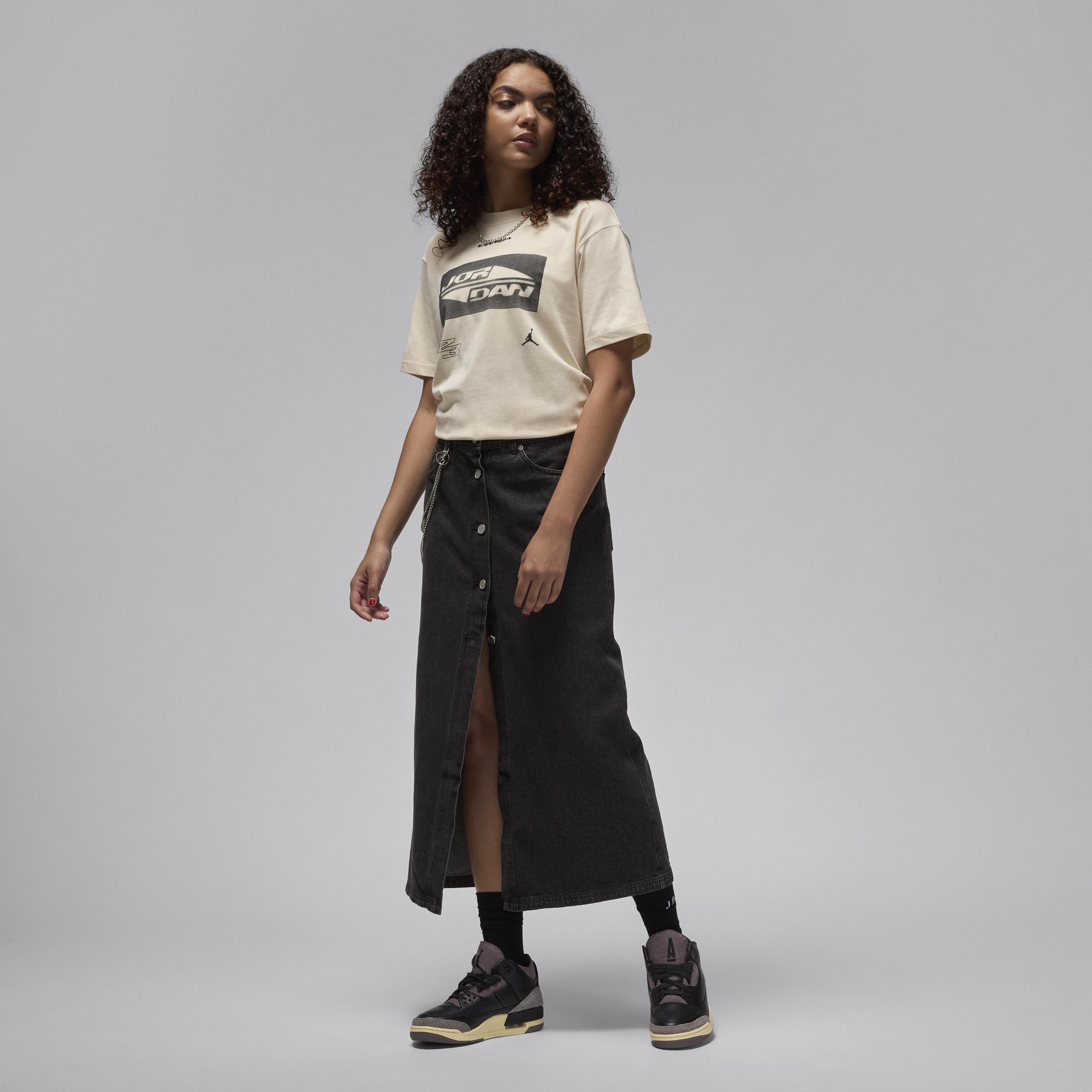 Jordan Women's Graphic Girlfriend T-Shirt Product Image