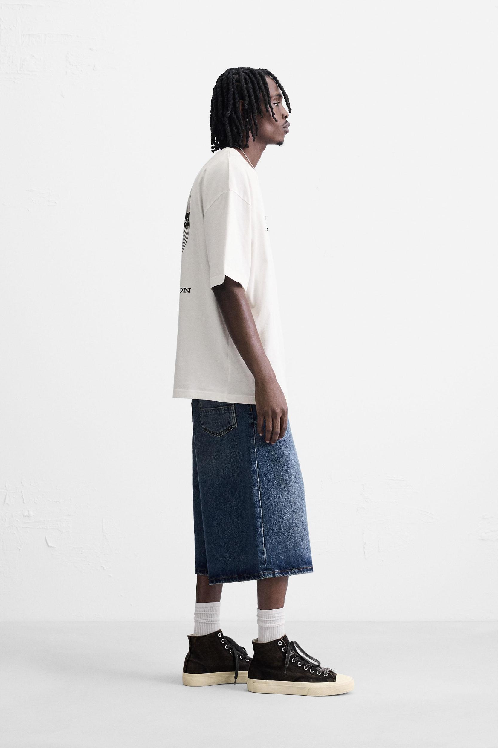 PRINTED GRAPHIC T-SHIRT Product Image