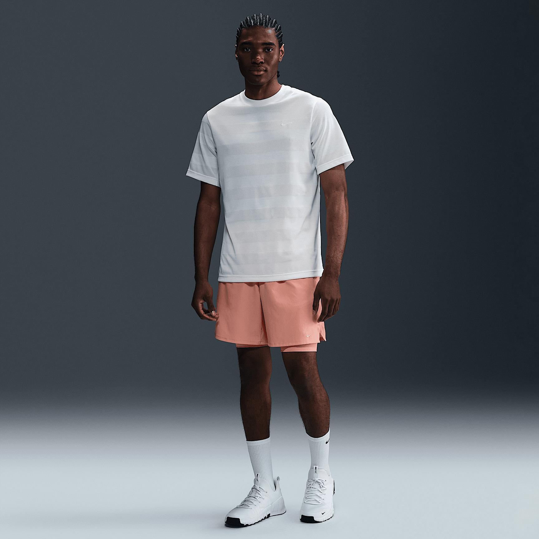 Nike Primary Men's Dri-FIT Short-Sleeve Fitness Top Product Image