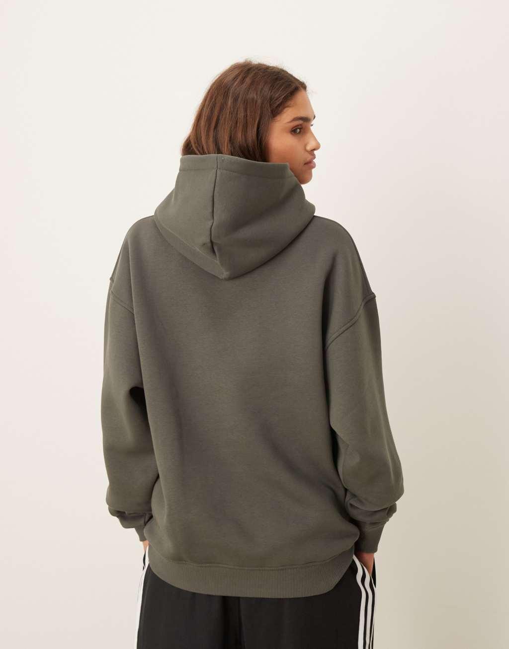 Tala logo hoodie in green Product Image