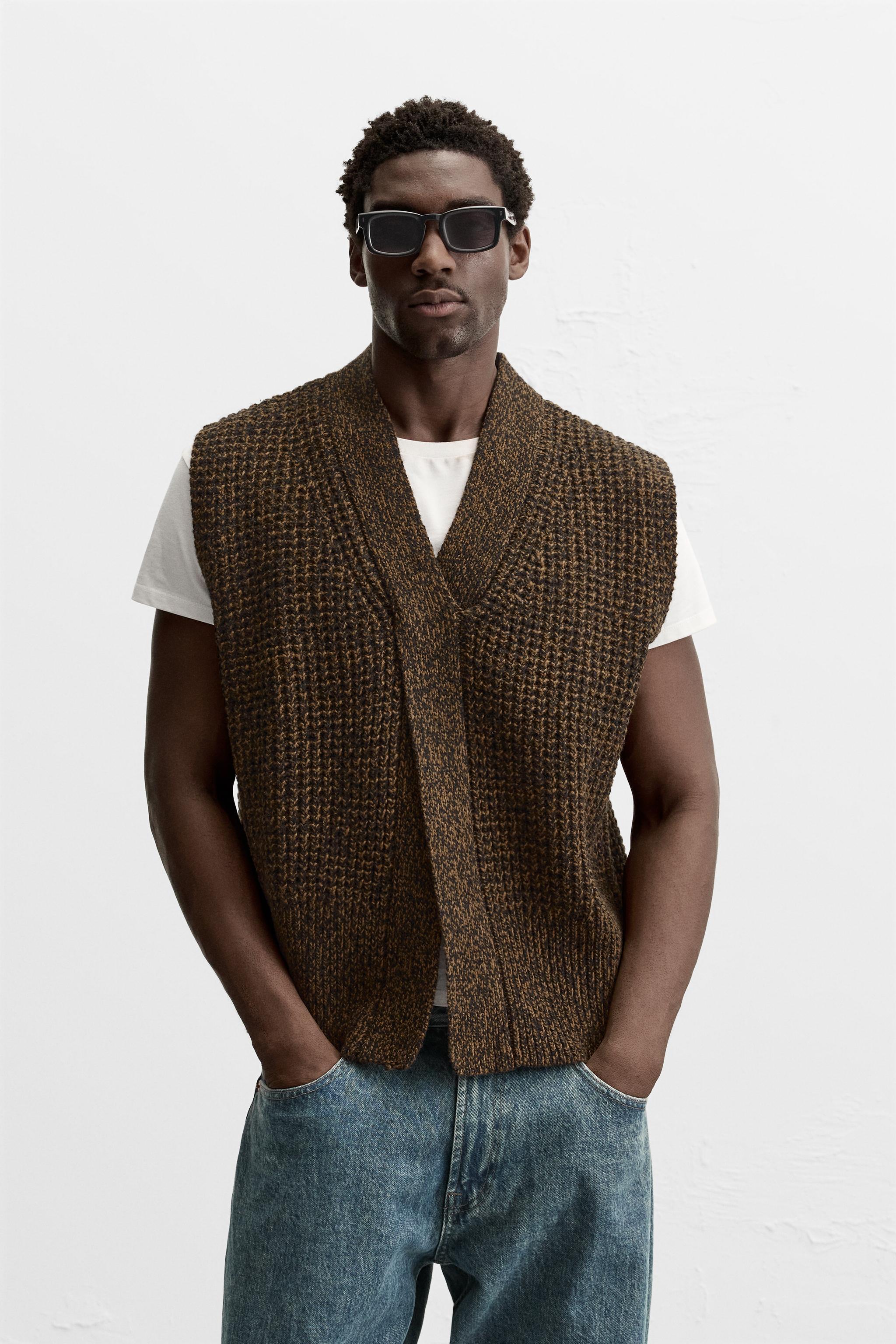 100% WOOL KNIT VEST Product Image