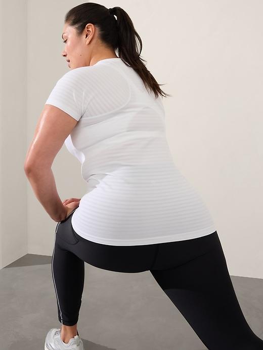 Momentum Seamless Tee Product Image