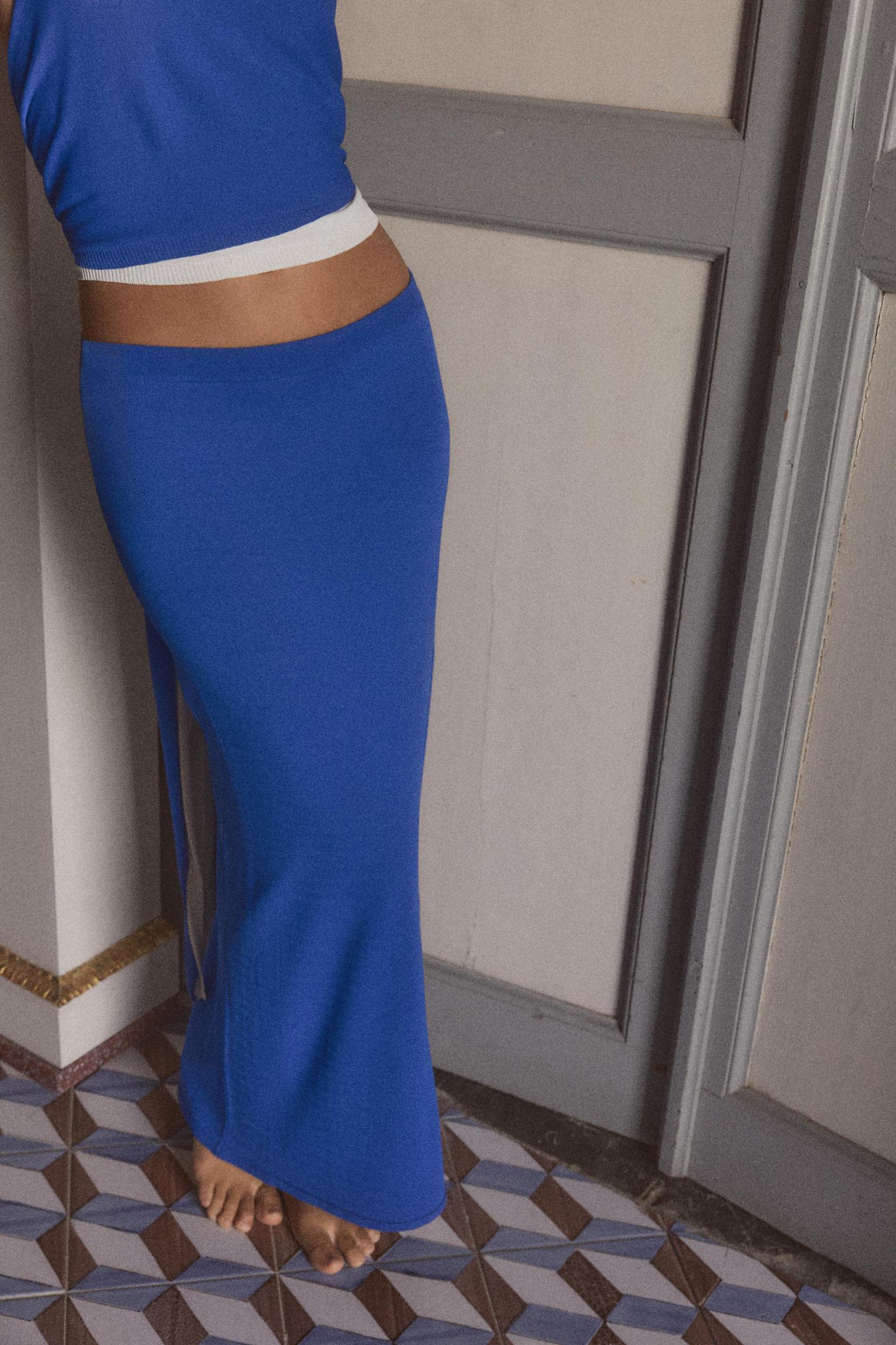 DOUBLE-LAYER KNIT MIDI SKIRT Product Image