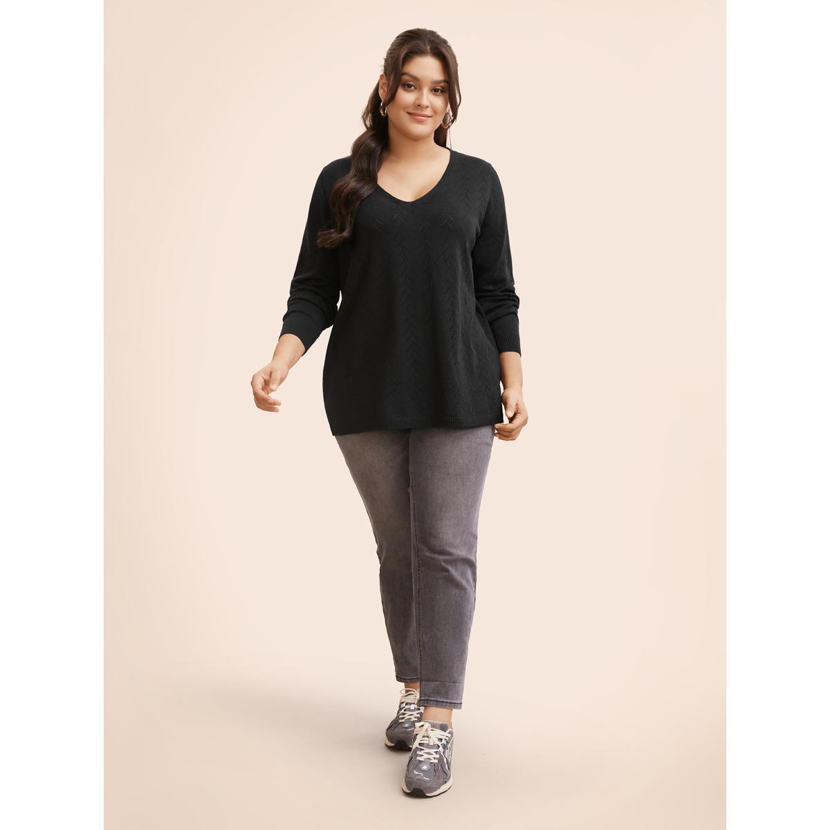 Plus Size Texture V Neck Lightweight Pullover Black Women Leisure Long Sleeve V-neck Casual Pullovers BloomChic 28/5X Product Image