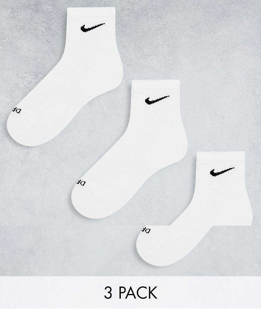 Nike Training Everyday Plus Cushioned 3-pack ankle socks in white Product Image