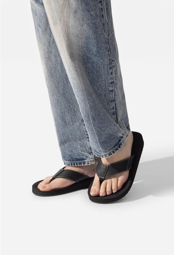 Men's Lightweight Water-Friendly Flip Flops Product Image