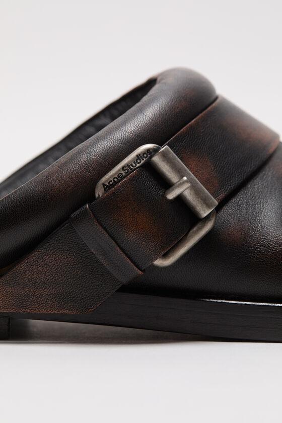 Leather buckle shoes Product Image