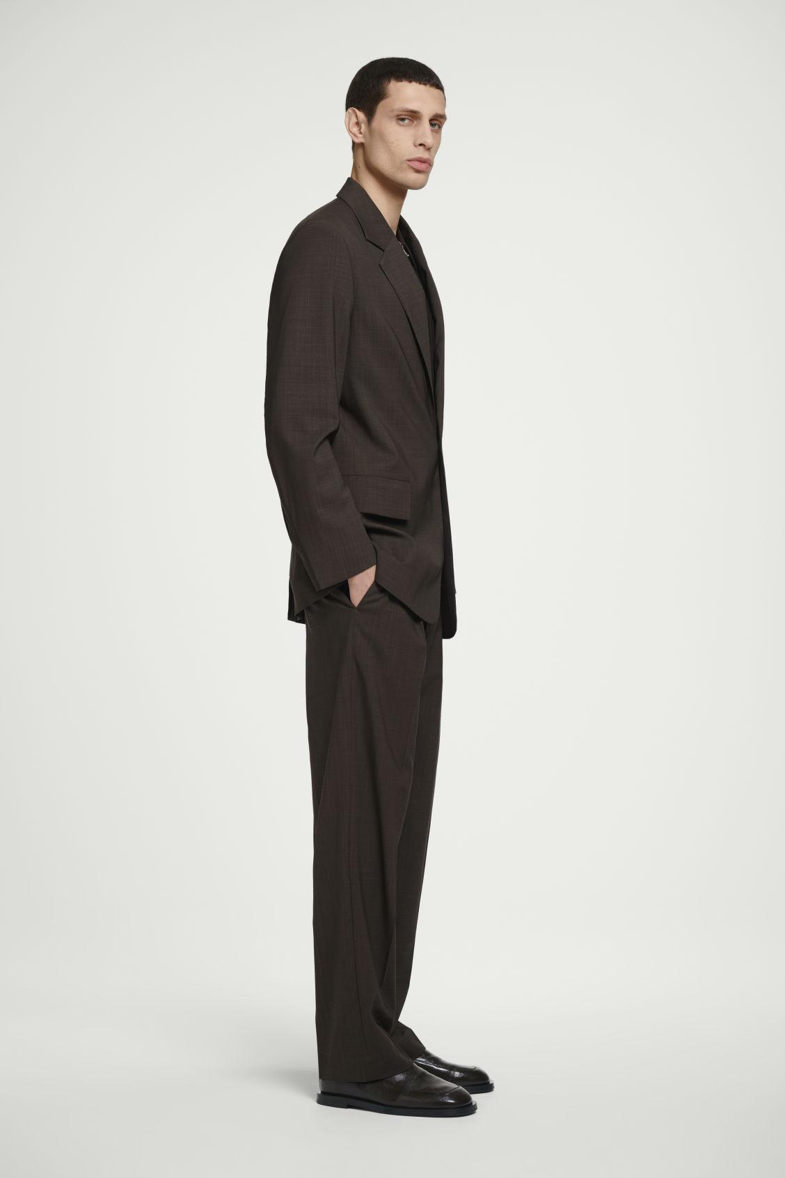 FLUID LIGHTWEIGHT WOOL BLAZER Product Image