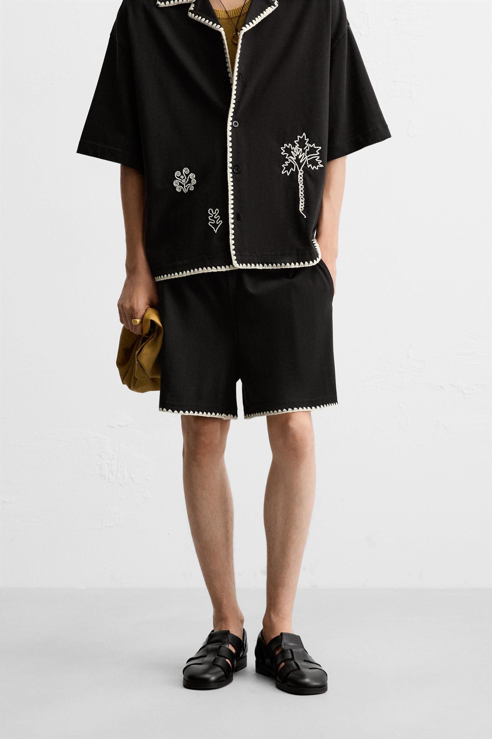 CONTRAST EMBROIDERY SHORTS Product Image