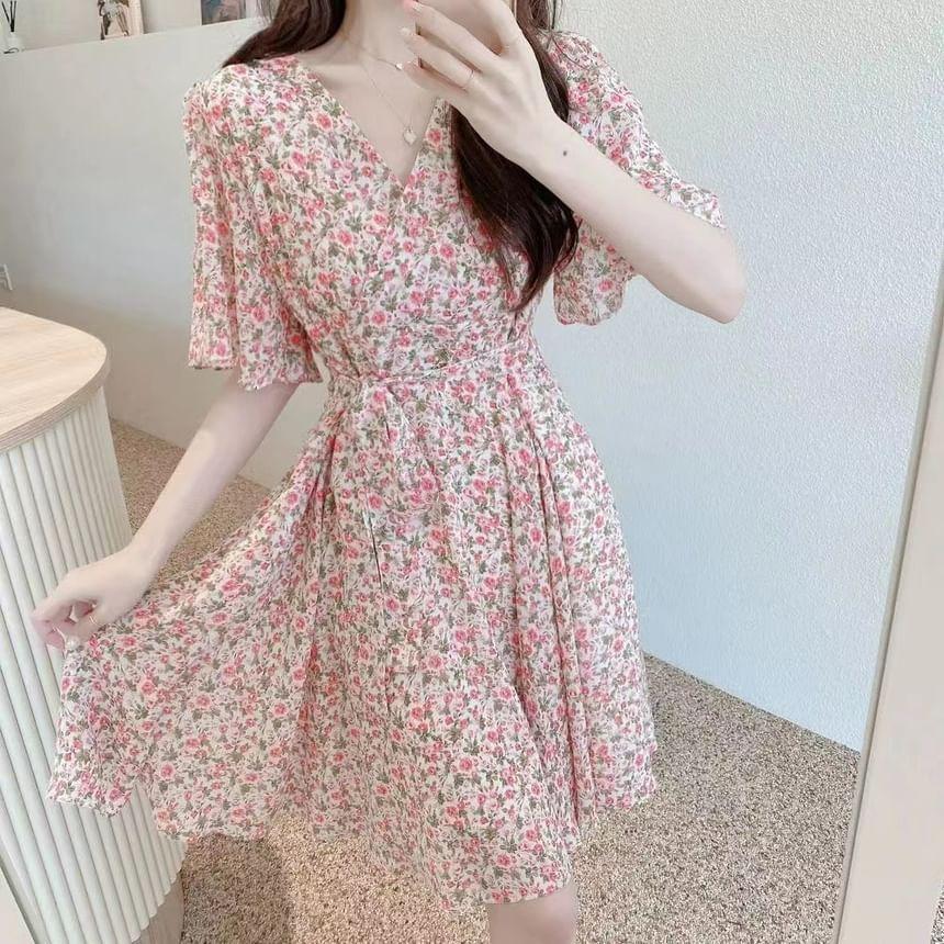 Short Sleeve V-Neck Floral Print Mini A-Line Dress Product Image