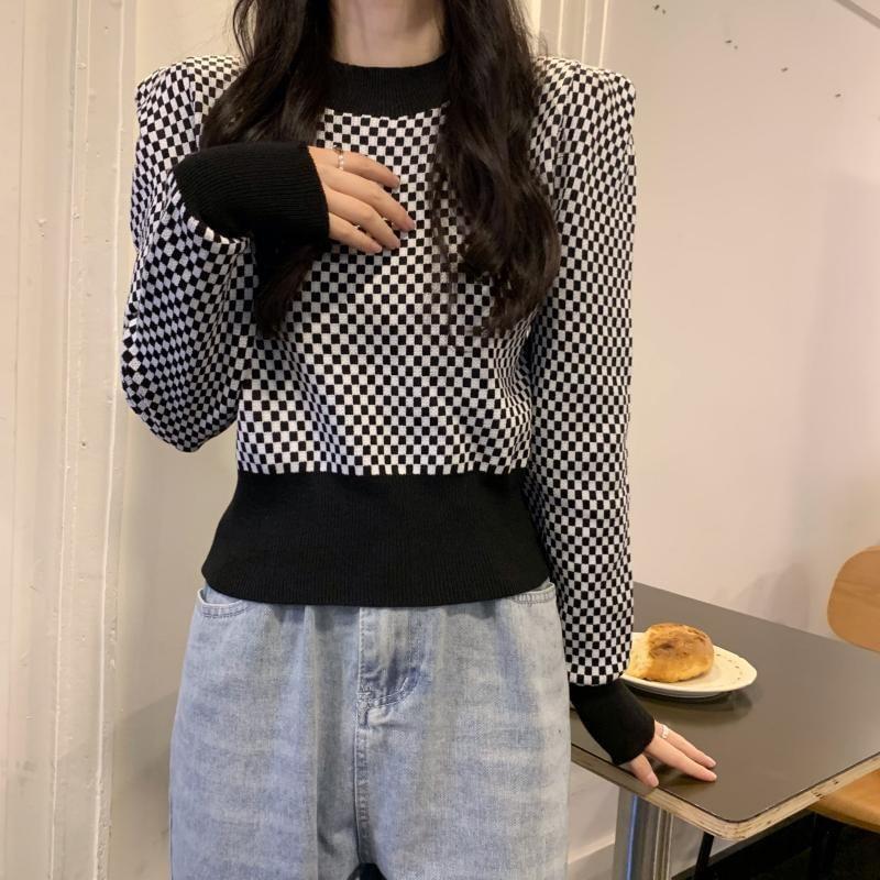 Round Neck Checkered Crop Sweater Product Image