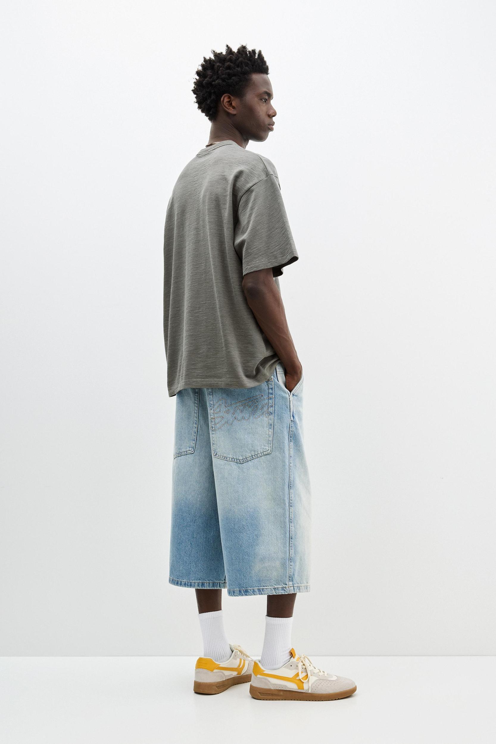 Short sleeve textured T-shirt Product Image