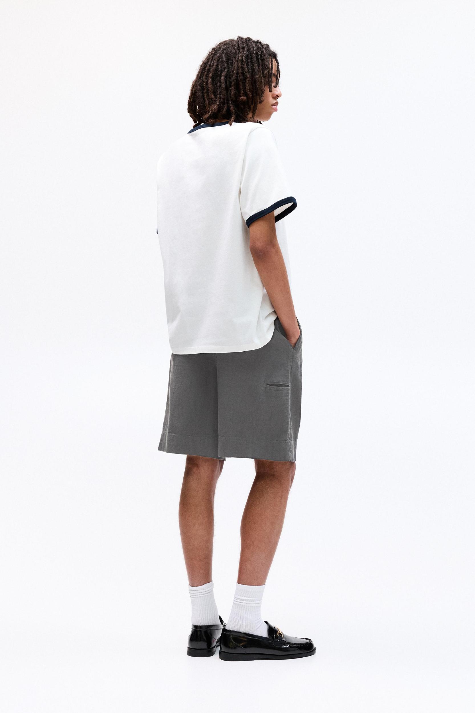 Baggy linen blend Bermuda shorts Product Image