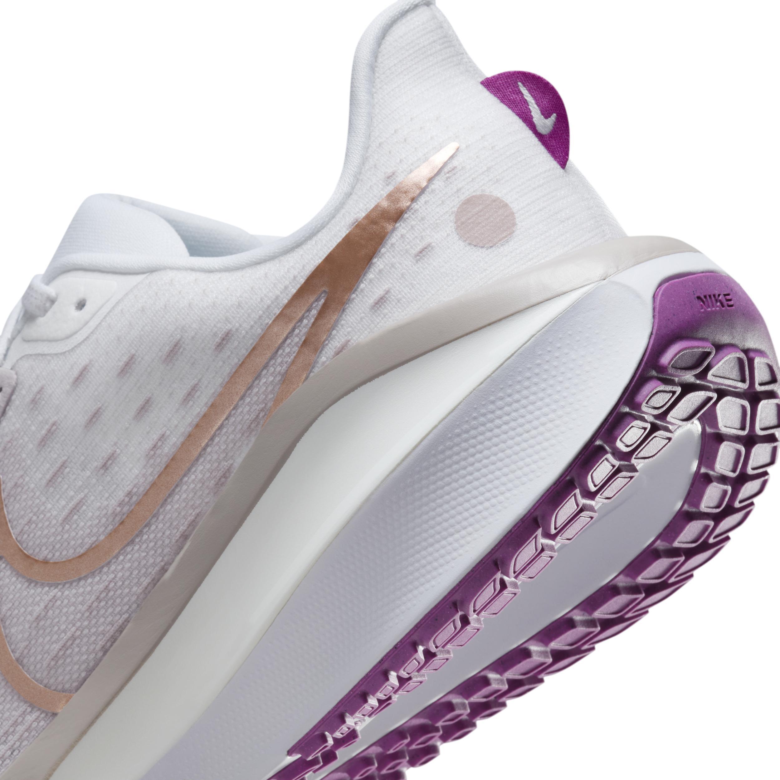 Nike Women's Vomero 17 Road Running Shoes (Extra Wide) Product Image