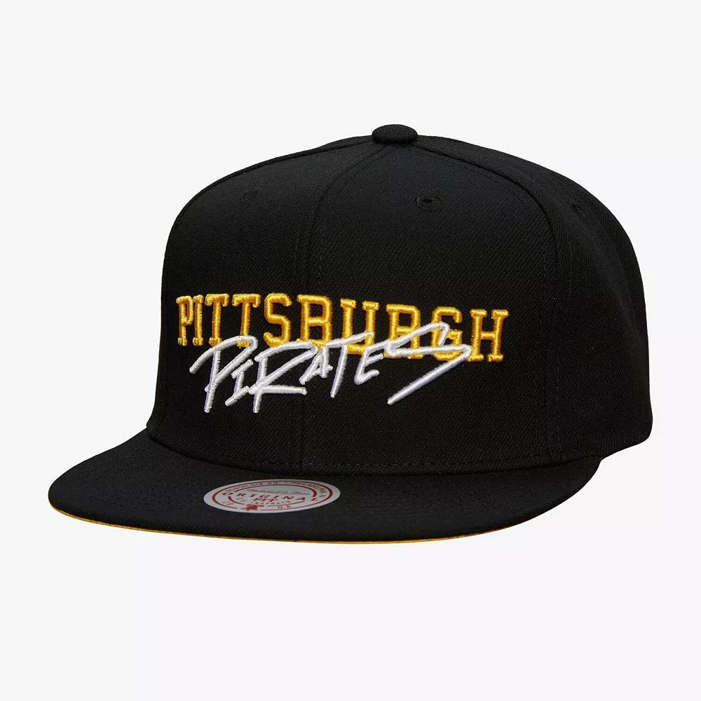 Men's Mitchell & Ness Black Pittsburgh Pirates Team Tagged Snapback Hat Product Image