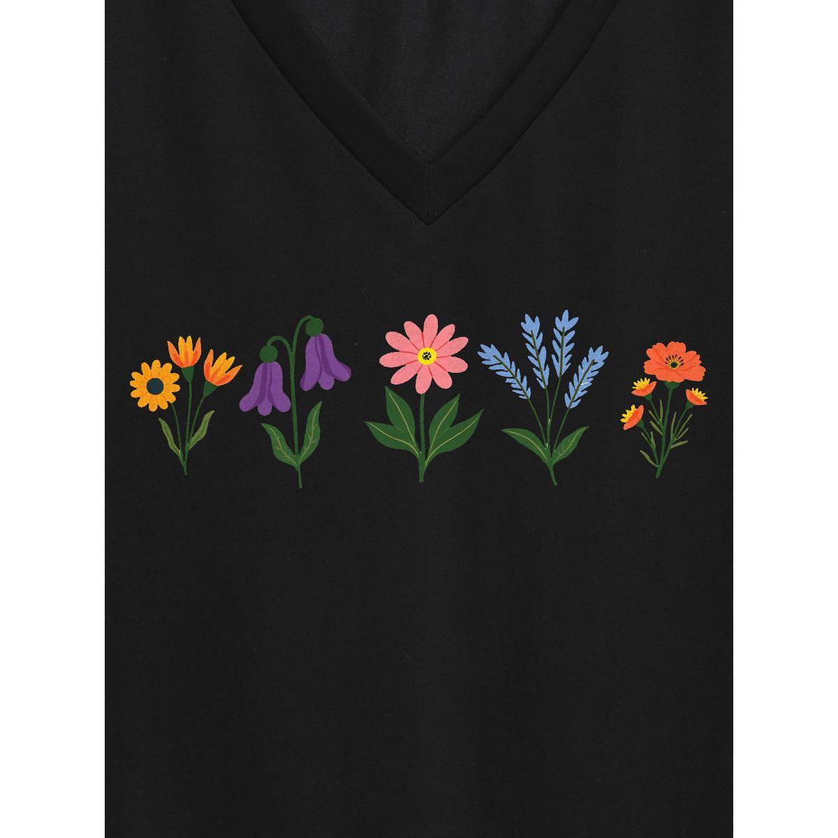 Plus Size Backyard Flowers Pattern V-Neck T-Shirt Black Women Leisure Non Natural Flowers V-neck Casual T-shirts BloomChic 12/L Product Image