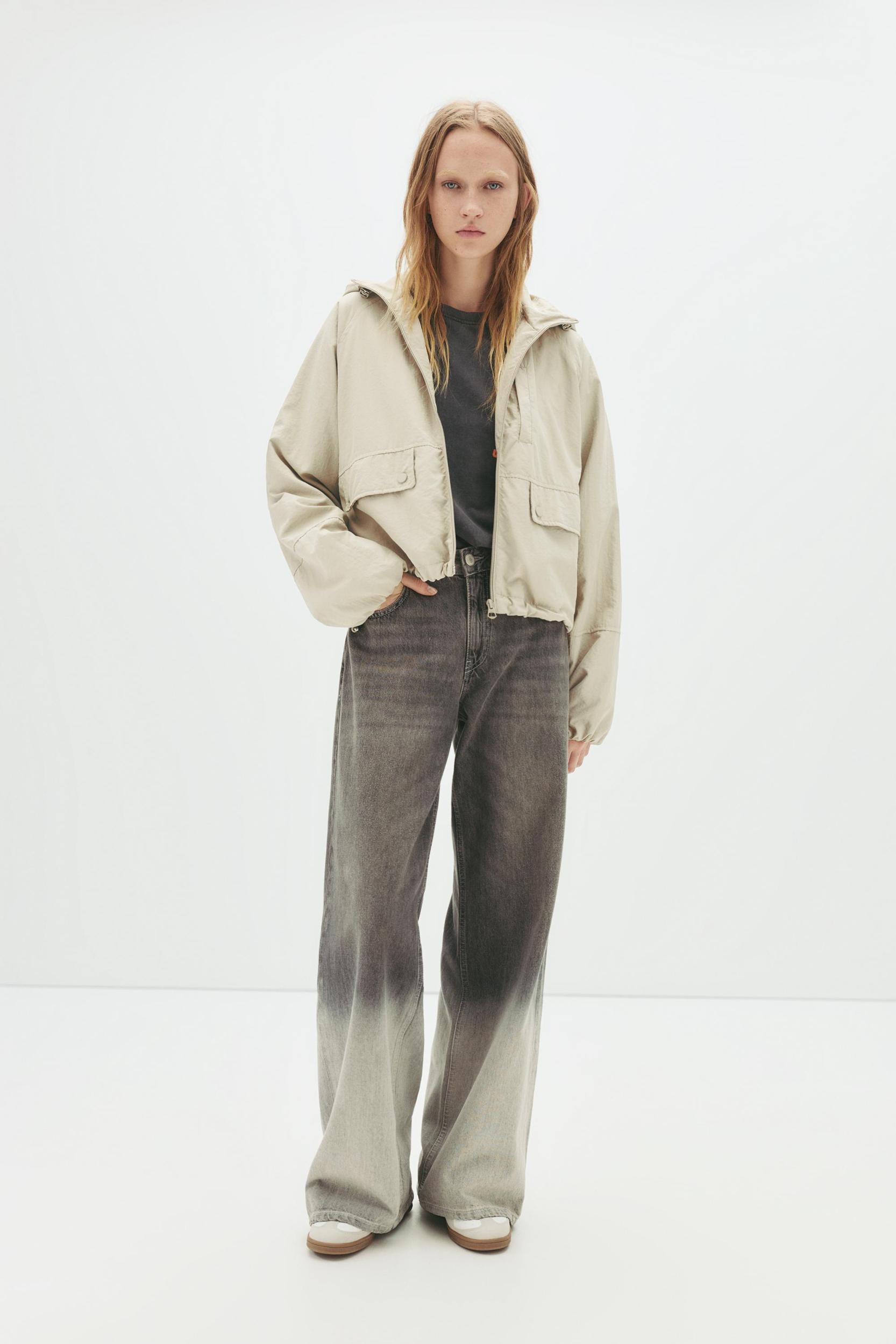 Short lightweight hooded jacket Product Image