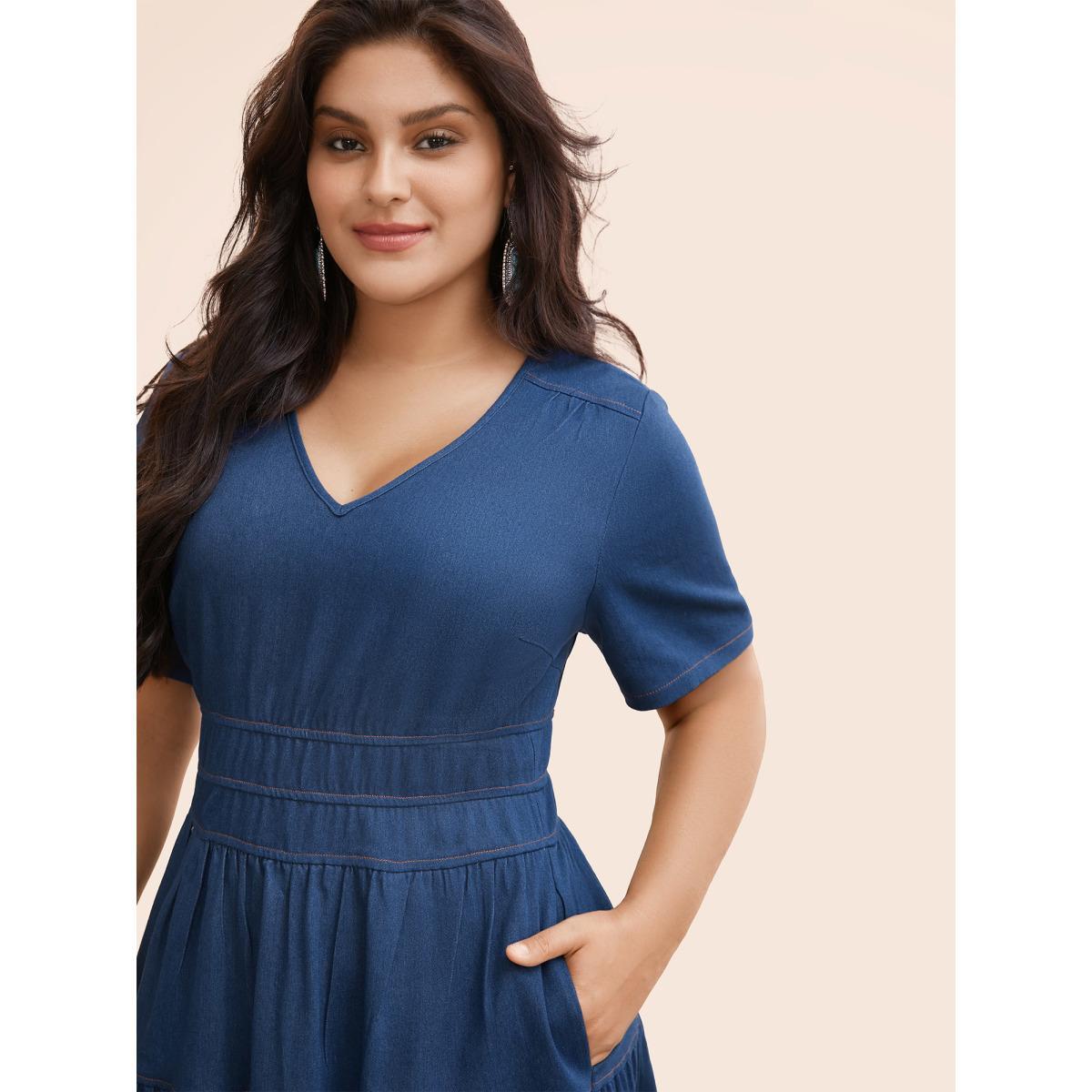 Plus Size Stretch Denim Pockets Tiered Midi Dress DarkBlue Women Resort Topstitching V-neck Short sleeve Curvy BloomChic 26/4X Product Image