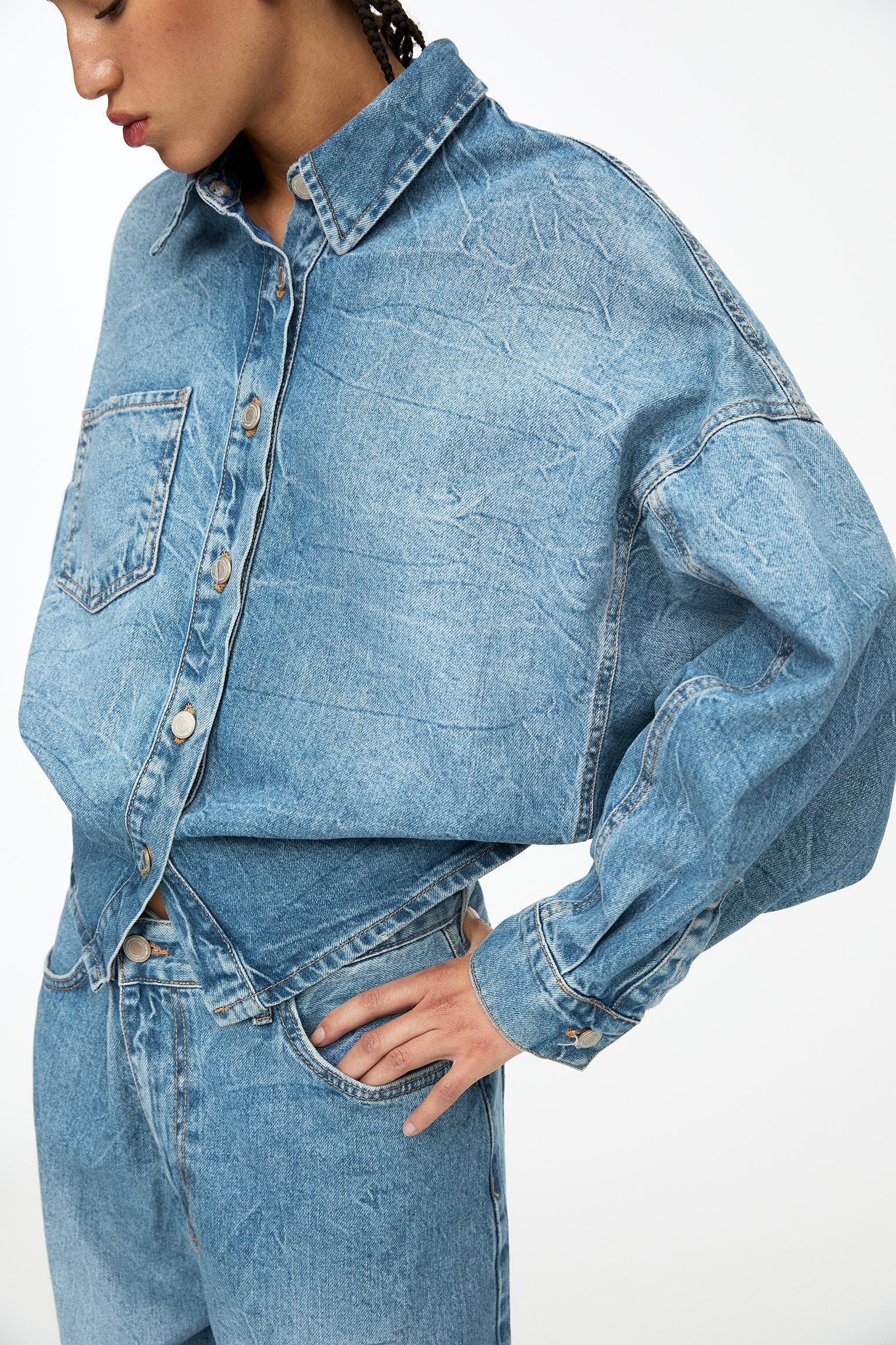 Cropped denim shirt with back Product Image